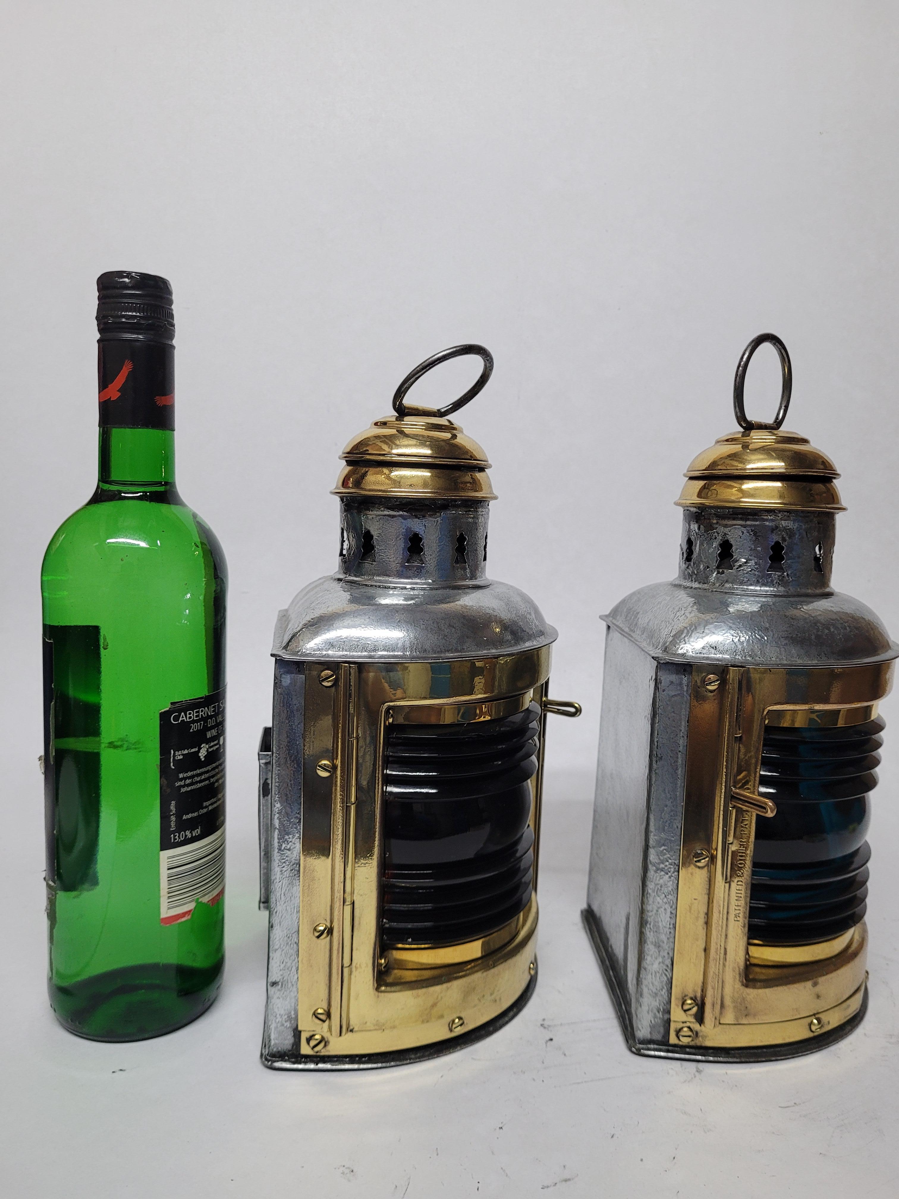 Pair of Port and Starboard Boat Lanterns In Good Condition For Sale In Norwell, MA