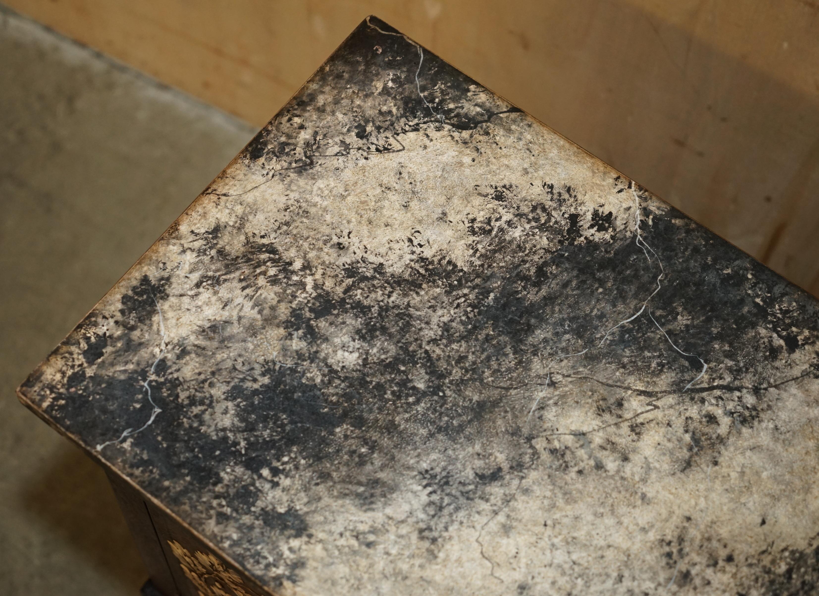 Pärchen PORTE ITALIA LOMBARDIA NiGHTSTÄNDE BETTSEITEN-SEITEN-ENDE-TISCHE (20. Jahrhundert) im Angebot