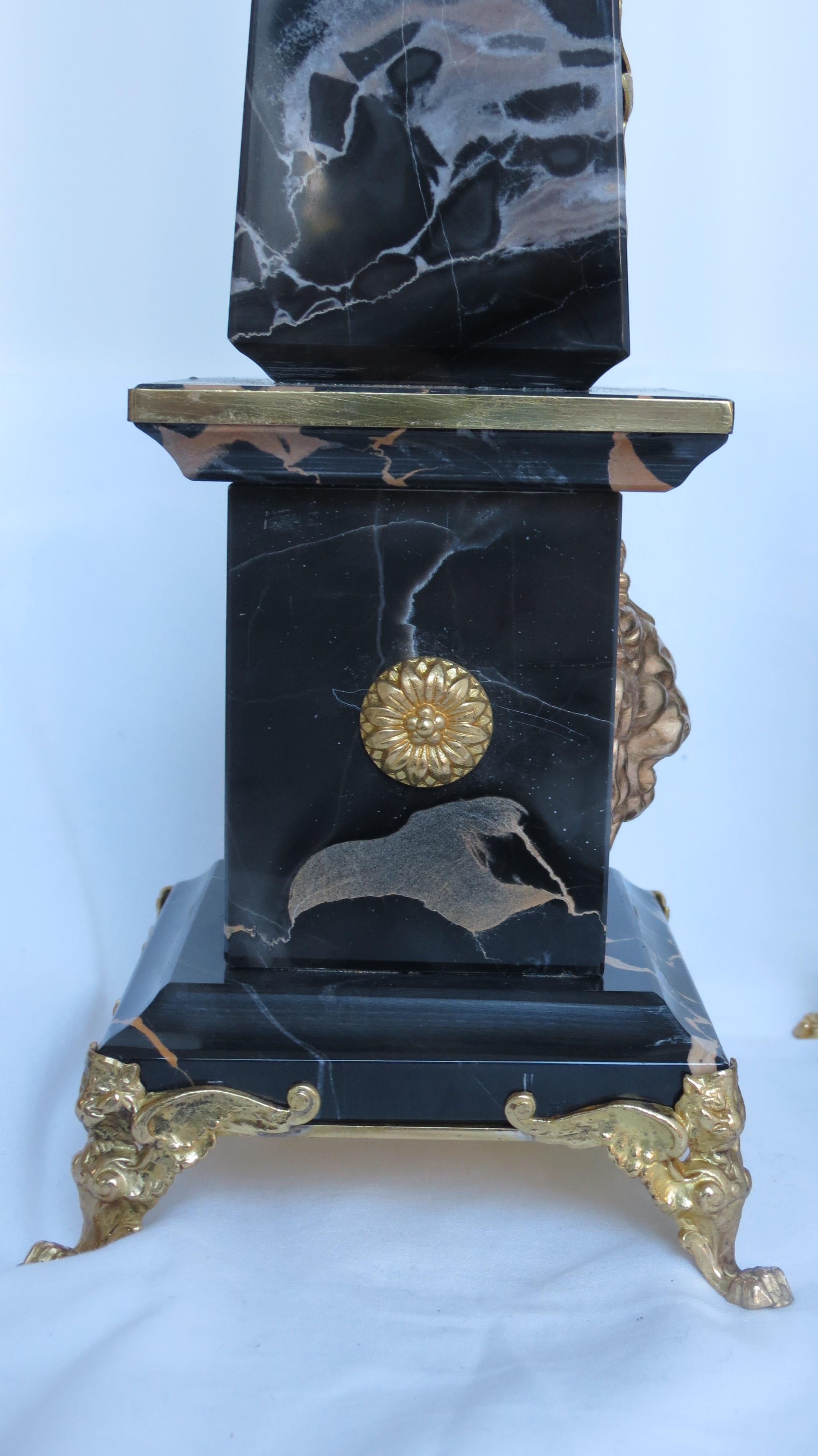 Paire d'obélisques Portoro en marbre et bronze « Lion d'or », édition limitée, 2018 en vente 6