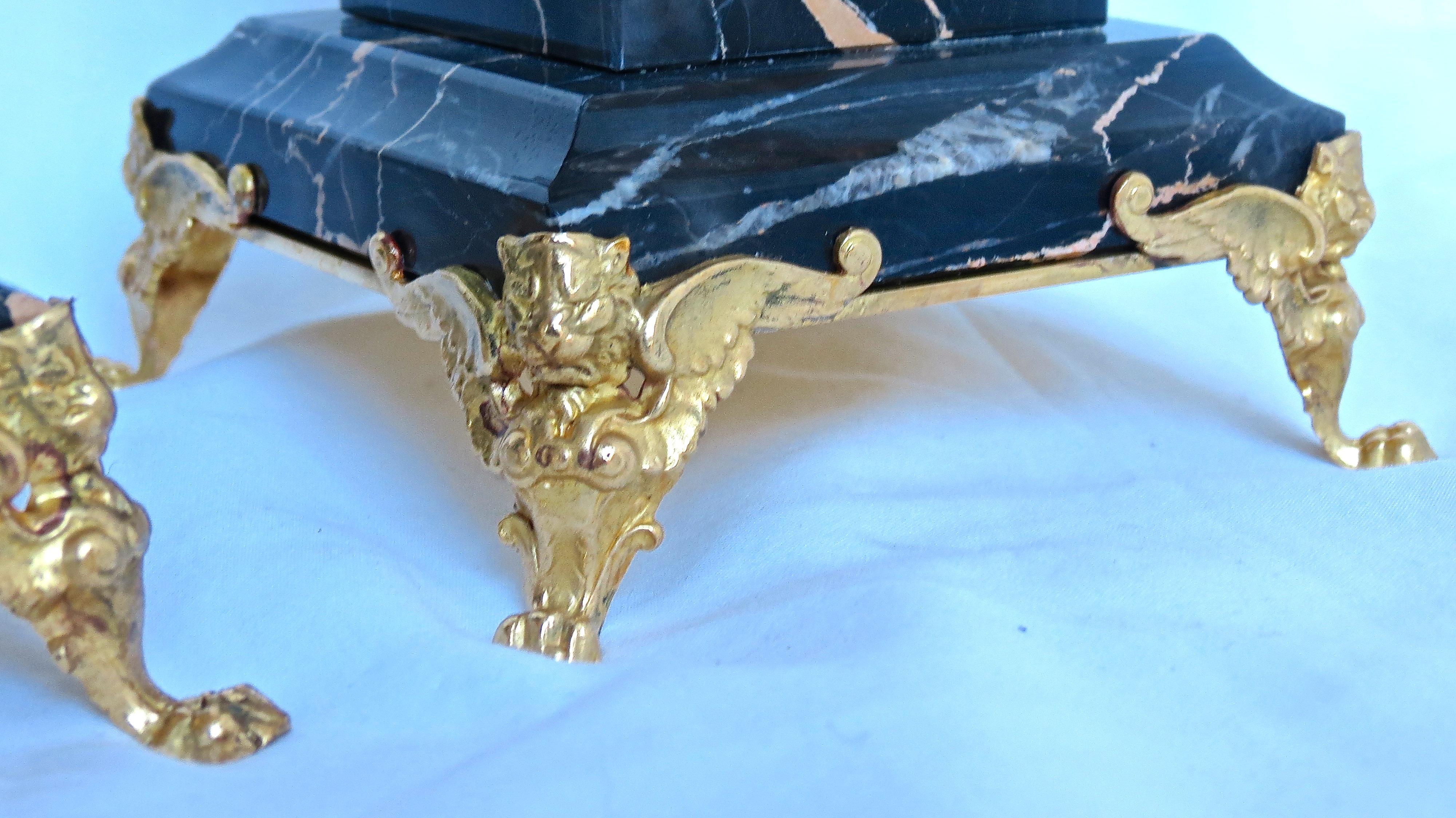 Paire d'obélisques Portoro en marbre et bronze « Lion d'or », édition limitée, 2018 en vente 7