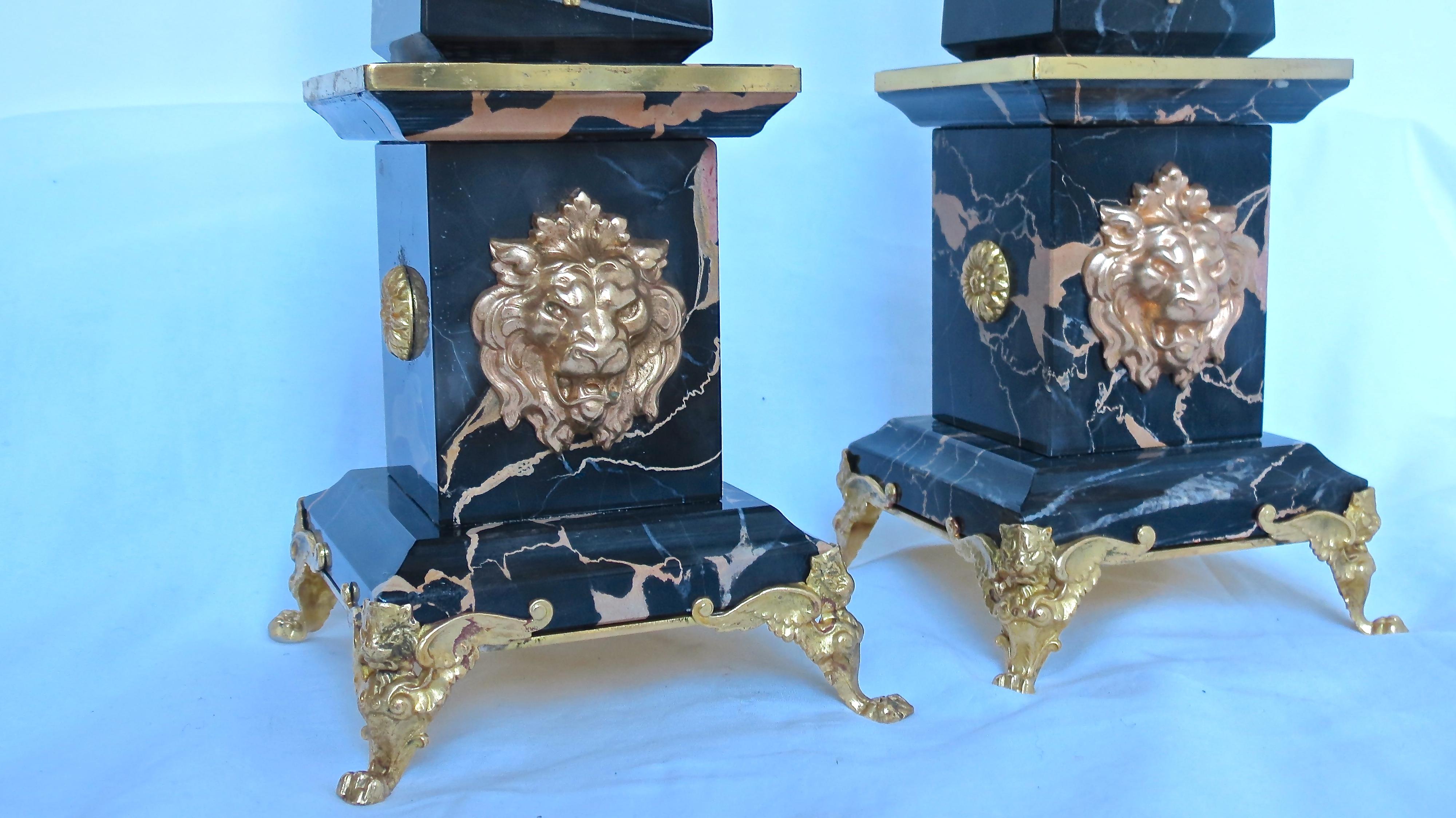 Bronze Paire d'obélisques Portoro en marbre et bronze « Lion d'or », édition limitée, 2018 en vente
