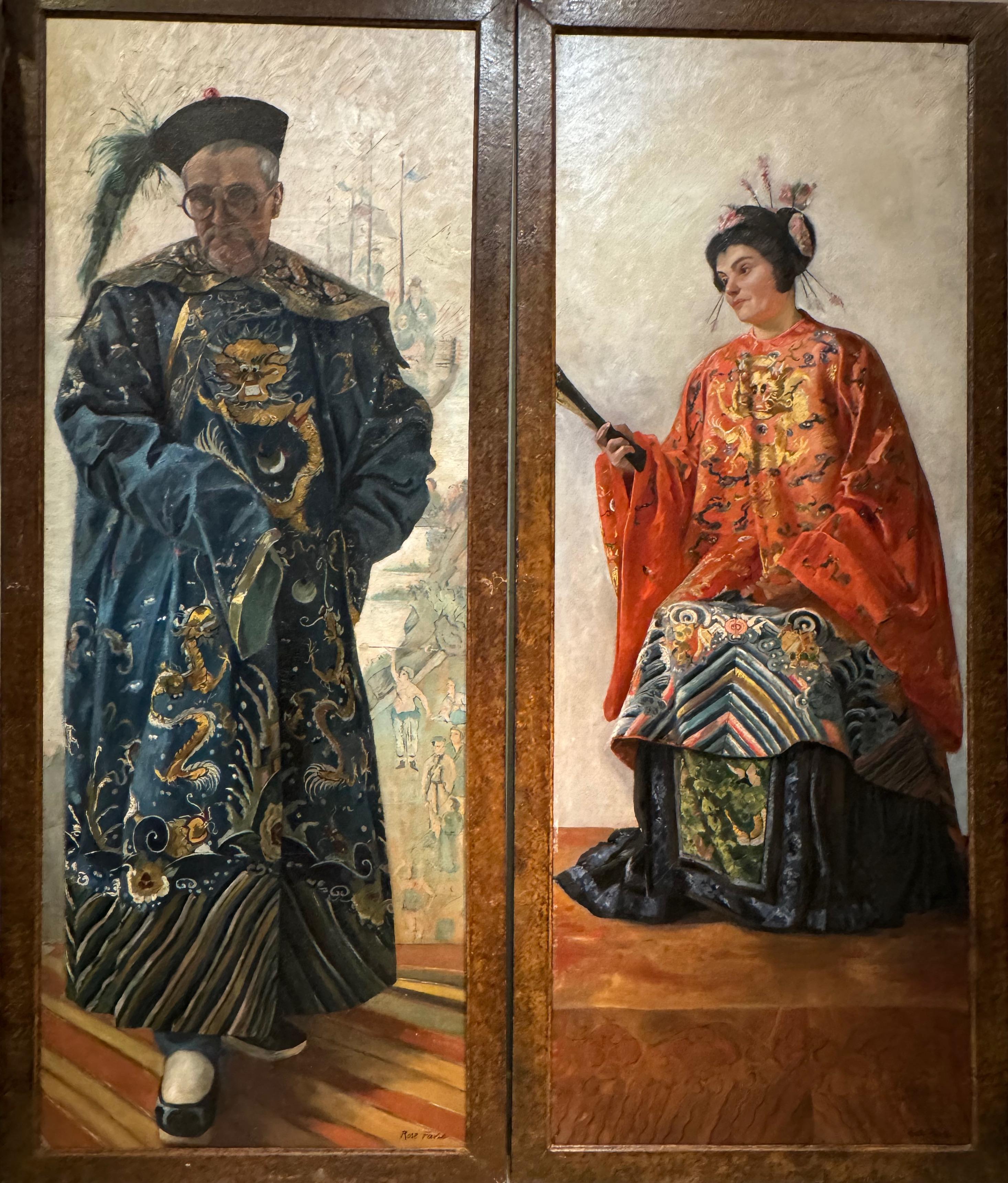 Seltene Porträts von Westlern, die als reiche chinesische Persönlichkeiten gekleidet sind. Französische Schule, signiert unten rechts Rose FAVRE, um 1940.
. Auf Hartfaserplatten gemalt. Die Psychologie der Figuren wird in diesen Porträts