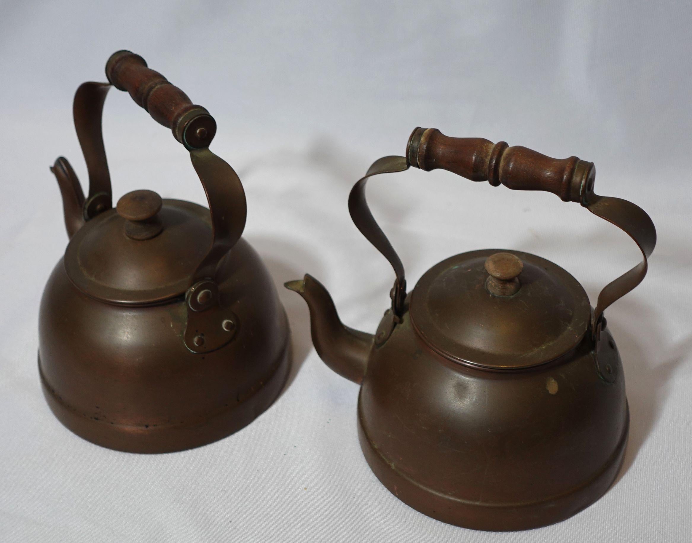 Pair of Portugal Copper Tea Kettle, TC#09-1 & 2, from the mid-20th century, very well hand-made with delicate craftsmanship, and highly collectible antique.
