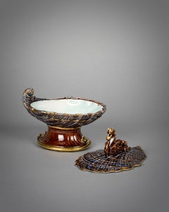 Pareja de Salseras Cubiertas de Porcelana Portuguesa en Forma de Vaca, circa 1880