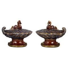 Pareja de Salseras Cubiertas de Porcelana Portuguesa en Forma de Vaca, circa 1880