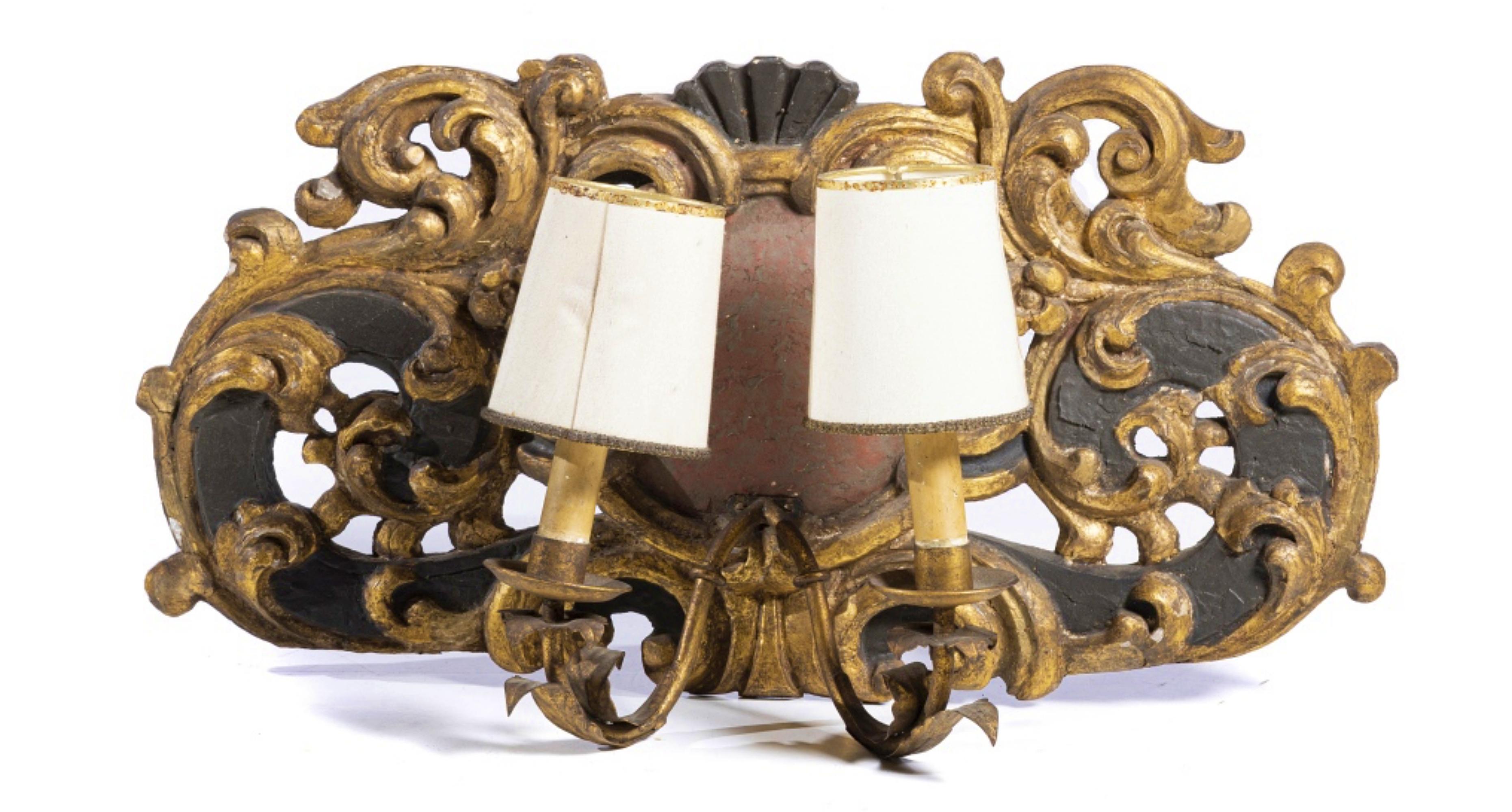 Baroque Paire d'appliques portugaises à deux lumières du 18ème siècle en vente