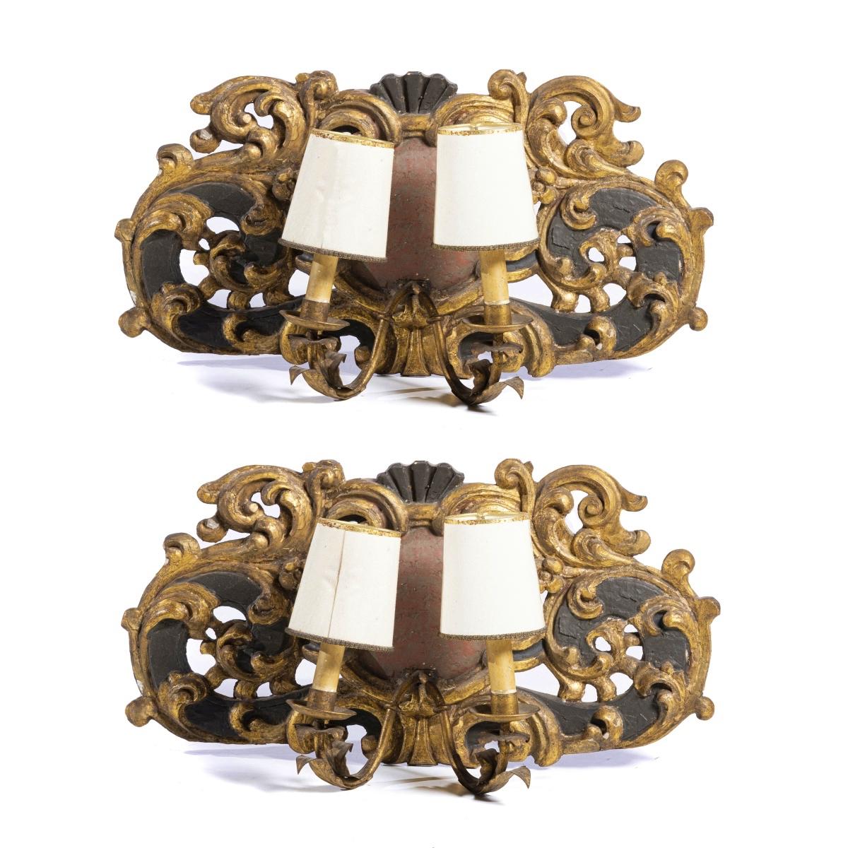 Pair of Portuguese Appliques with Two Lights 18th Century In Good Condition For Sale In Madrid, ES