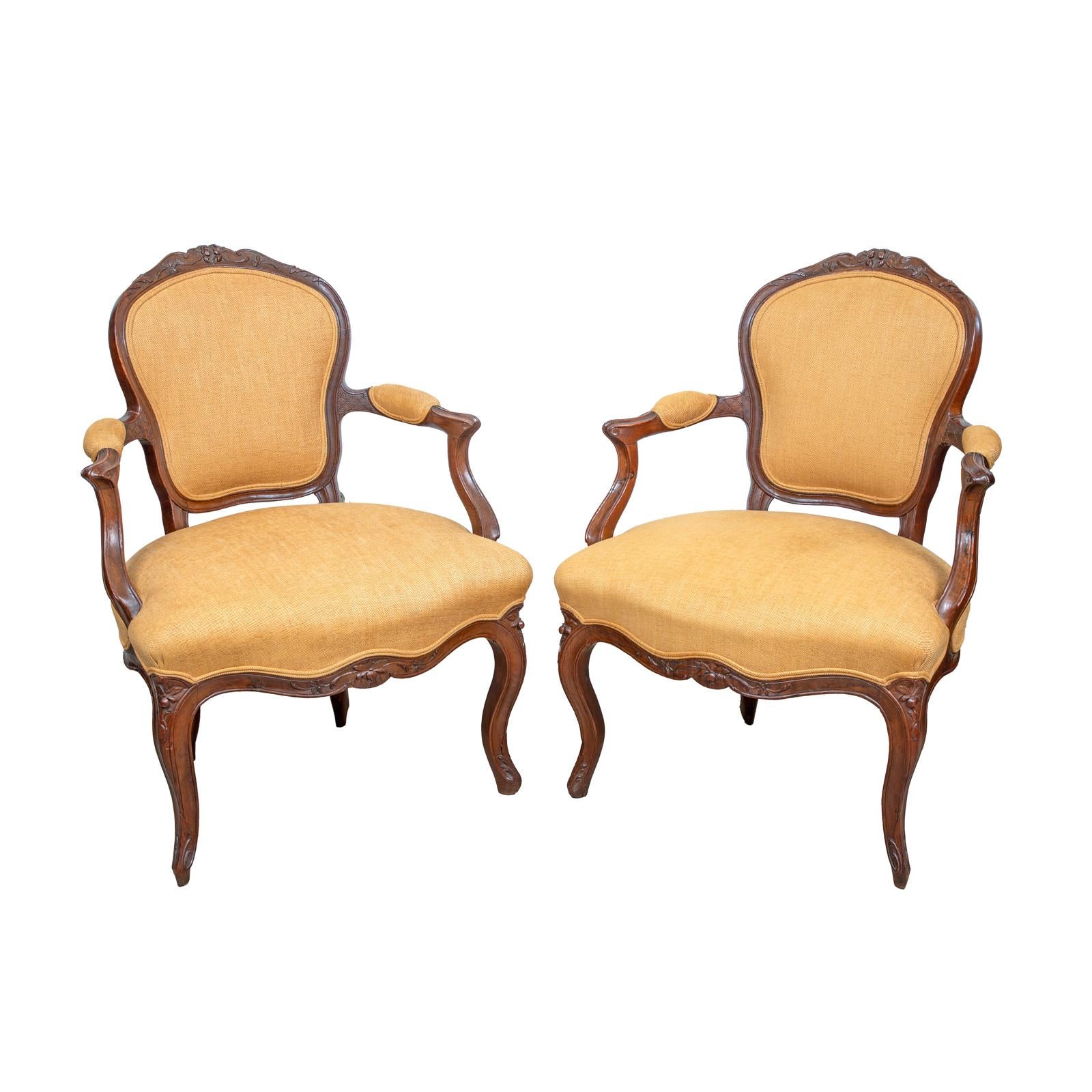 Coppia di fauteuil portoghesi in legno di noce del periodo D. José I, XVIII secolo

Origine: Portogallo
Data: Metà del XVIII secolo
Stile: D. A. I / Rococò portoghese
Materiale: Noce intagliato a mano
Tappezzeria: Tessuto successivo di colore