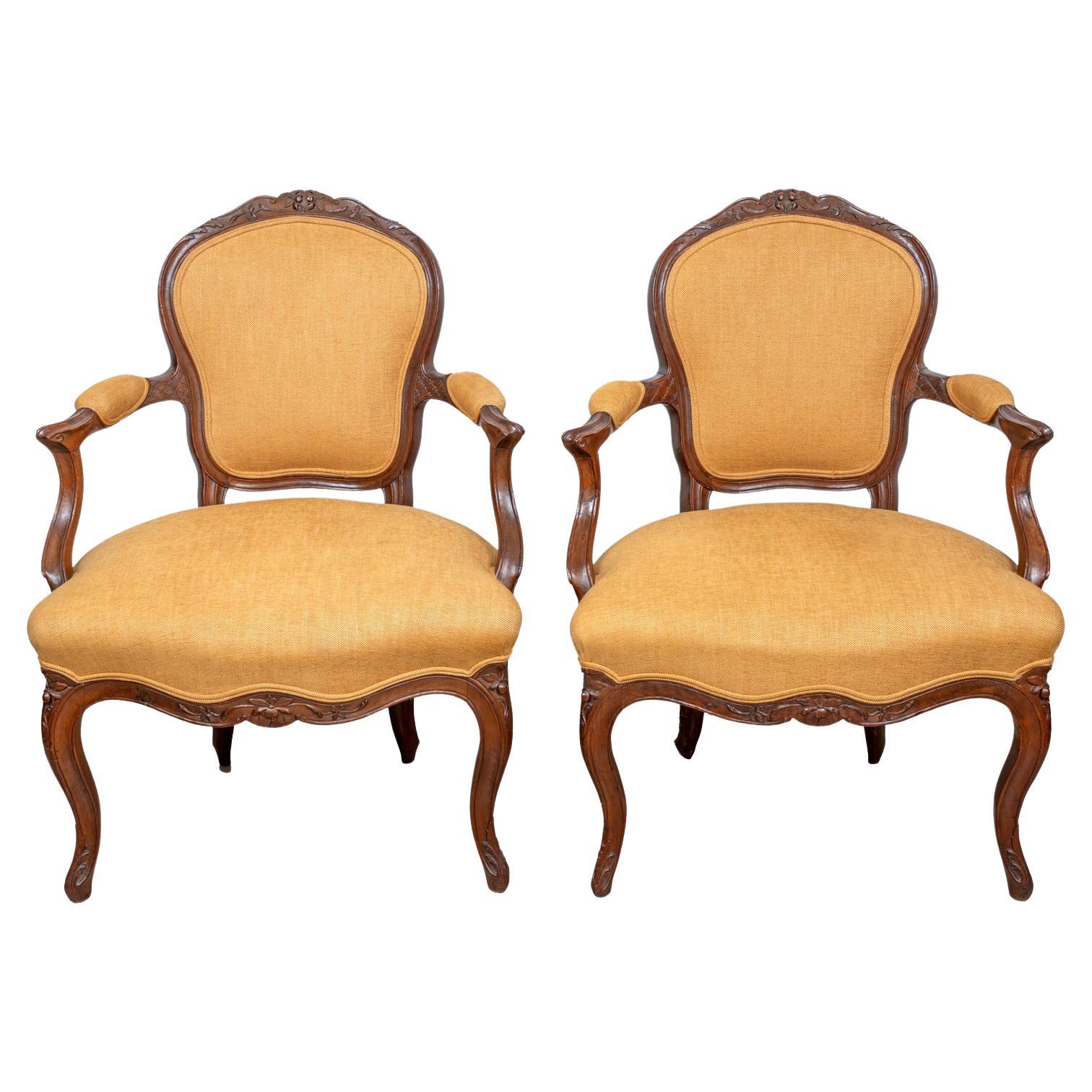 Coppia di fauteuil portoghesi in legno di noce del periodo D. José I, XVIII secolo in vendita