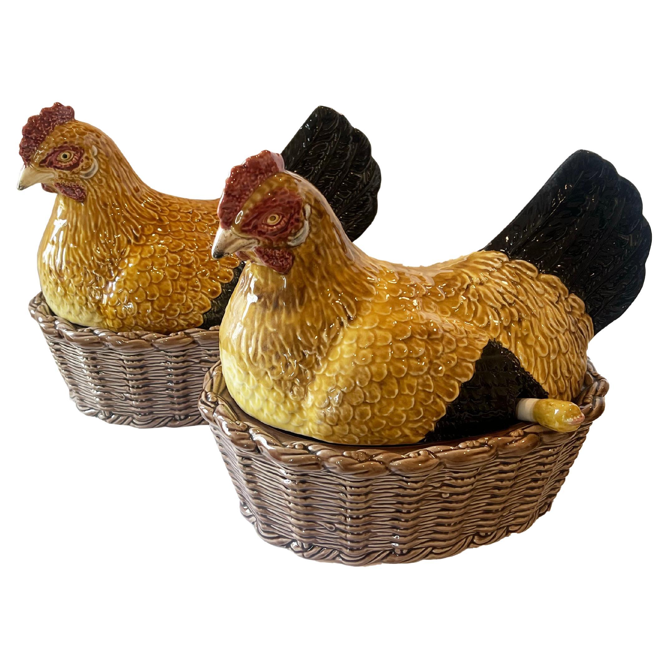 Soupières portugaises à poulets émaillées de la collection privée d'Andre Leon Talley en vente