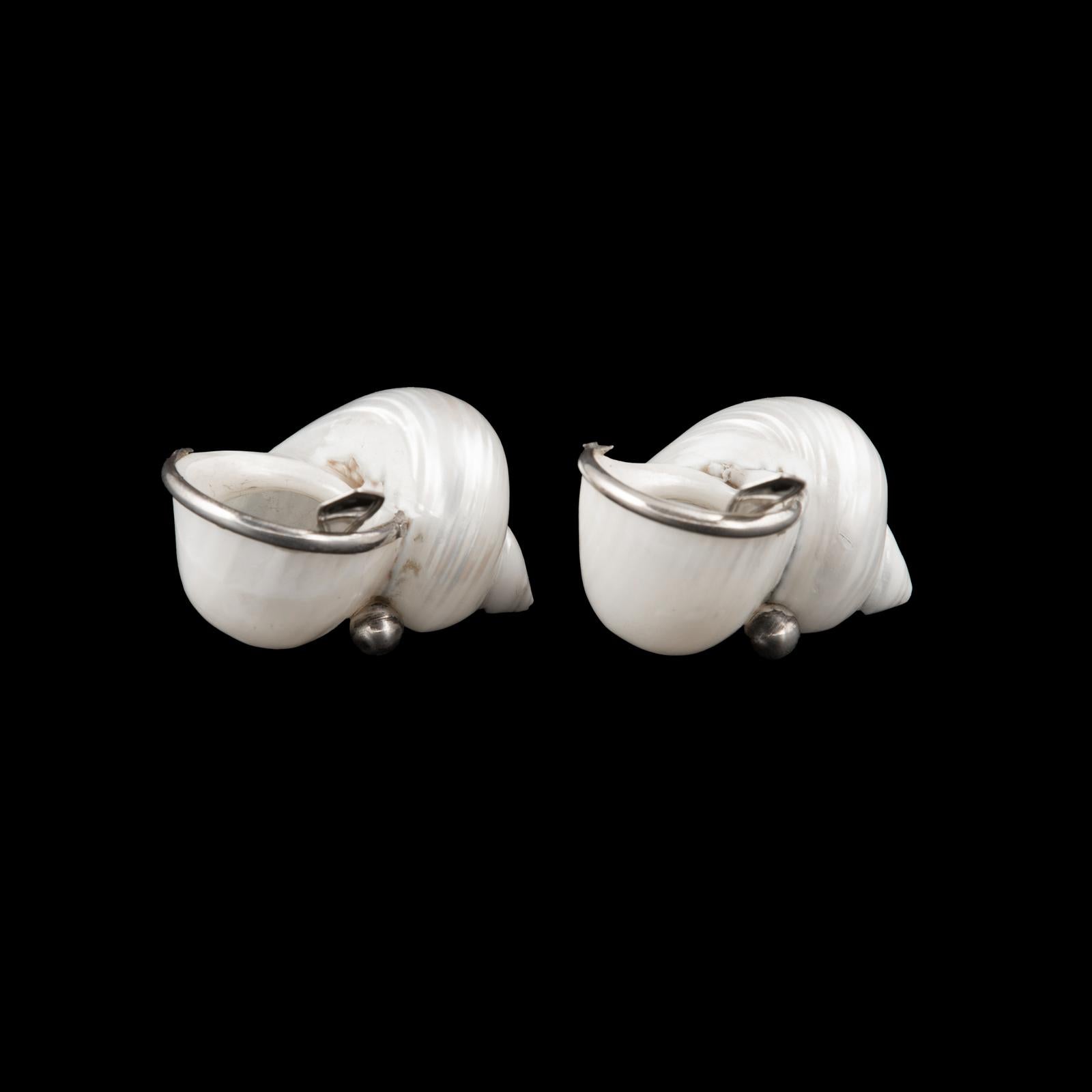 Pair of Portuguese Nautical Silver-Mounted Shell Salt Cellars with Spoons In Excellent Condition For Sale In Lisboa, PT
