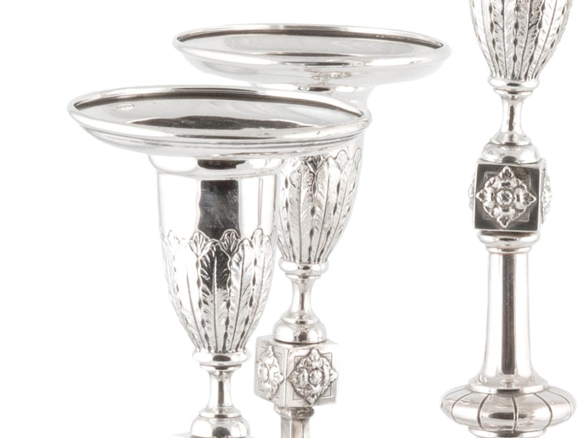XIXe siècle Paire de candélabres à cinq lumières de style néoclassique portugais par Leitão & Irmão en vente