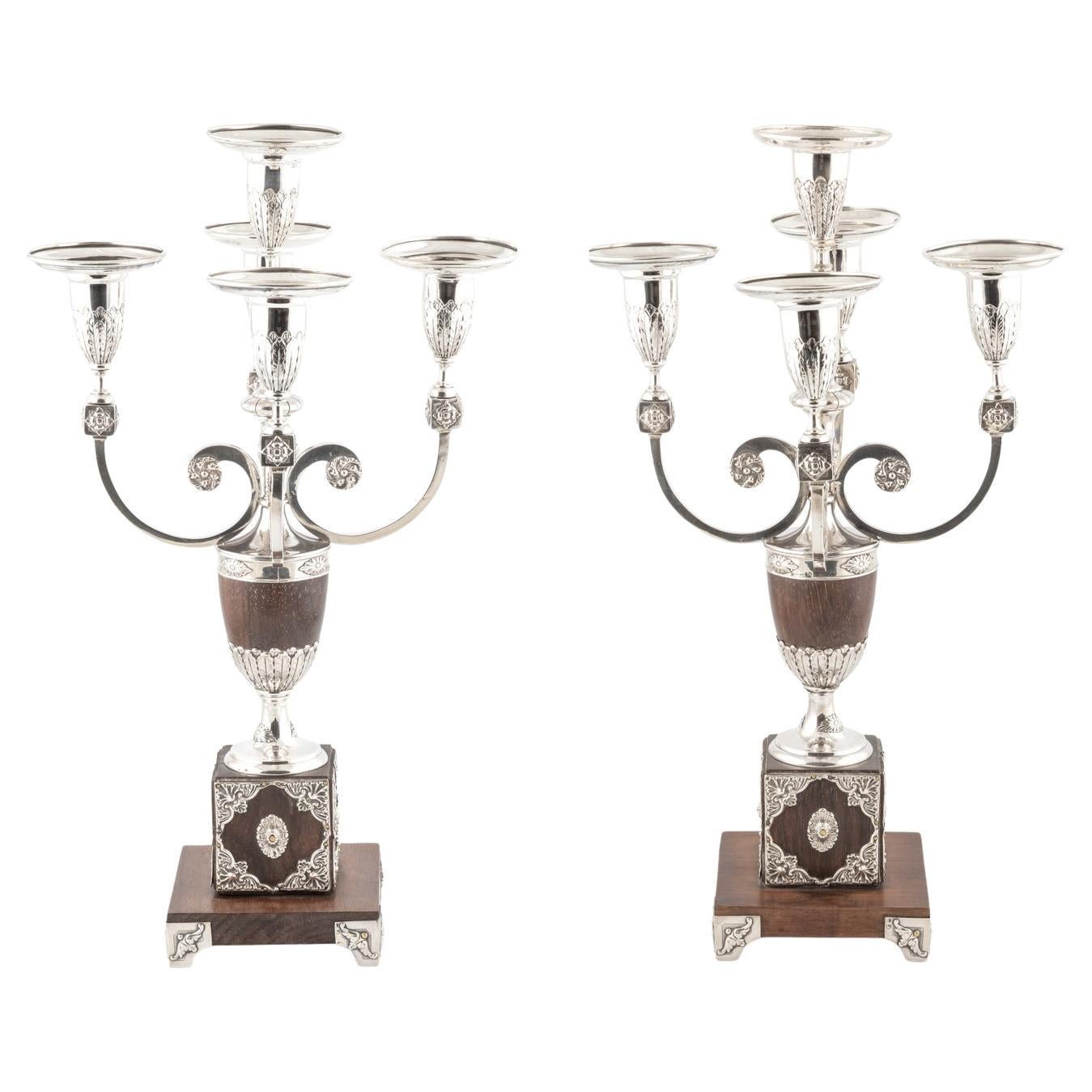 Coppia di candelabri portoghesi a cinque luci in stile neoclassico di Leitão & Irmão in vendita