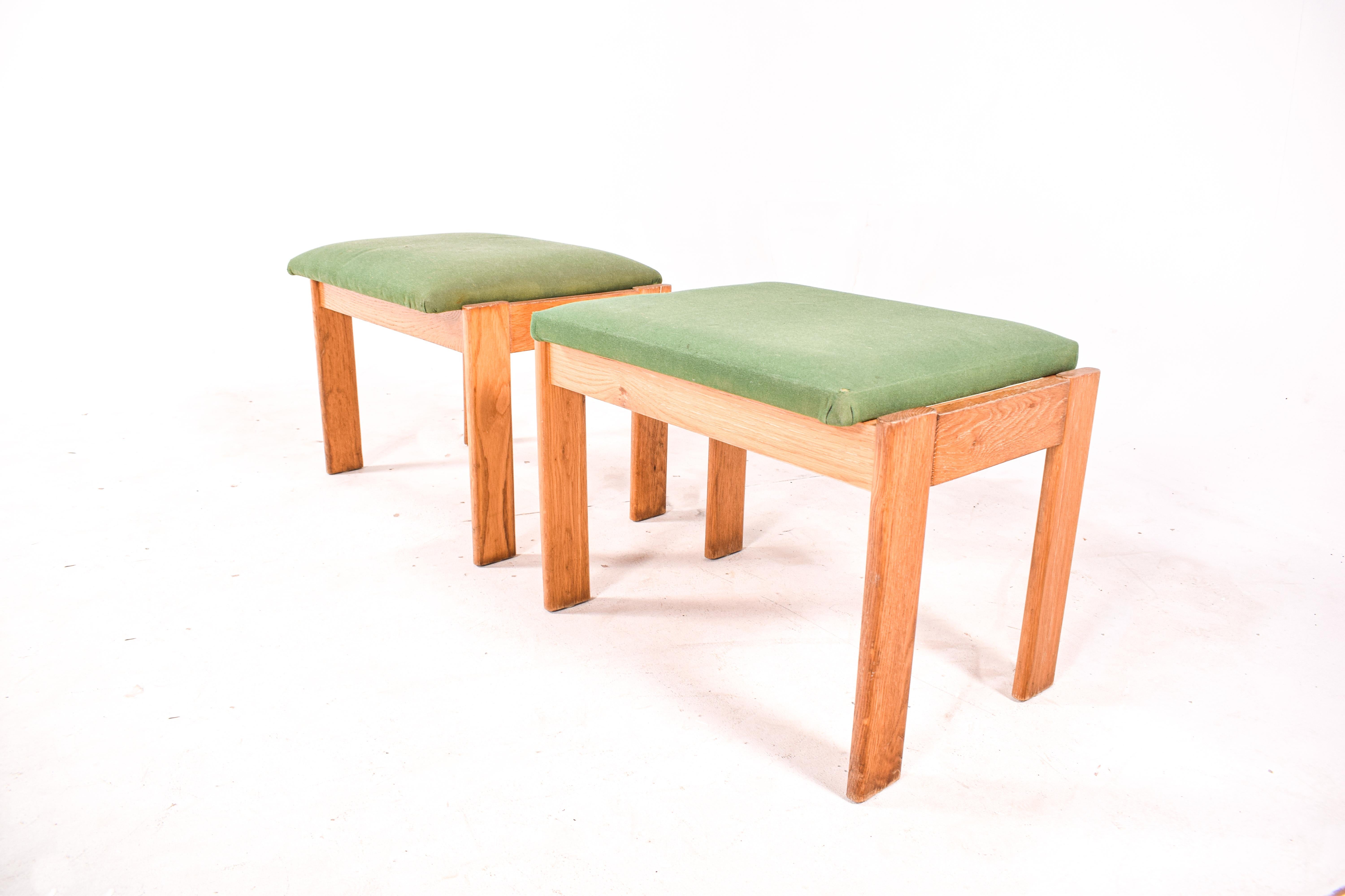 Pair of Portuguese Oak Benches/Side Tables, 1980s In Fair Condition In Lisboa, Lisboa