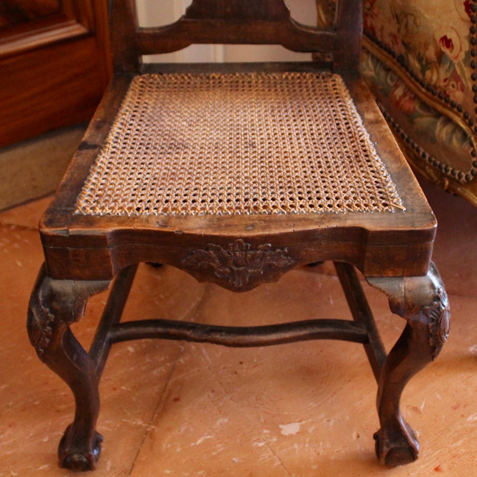 Paire de chaises d'appoint portugaises rococo sculptées en vente 5