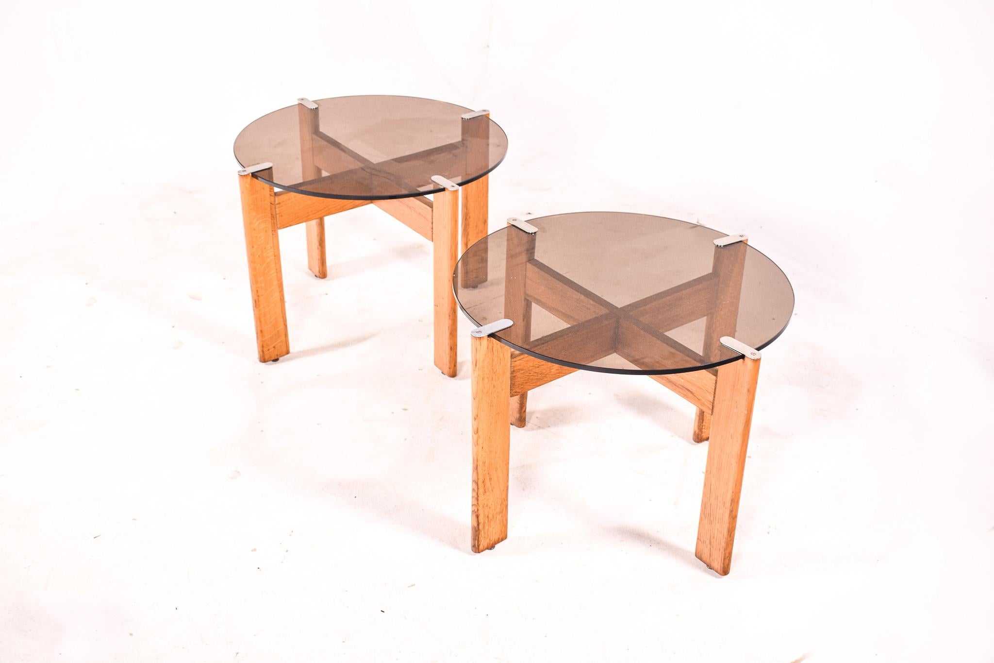 Mid-Century Modern Pair of Portuguese Side Tables in Oak, 1980s For Sale