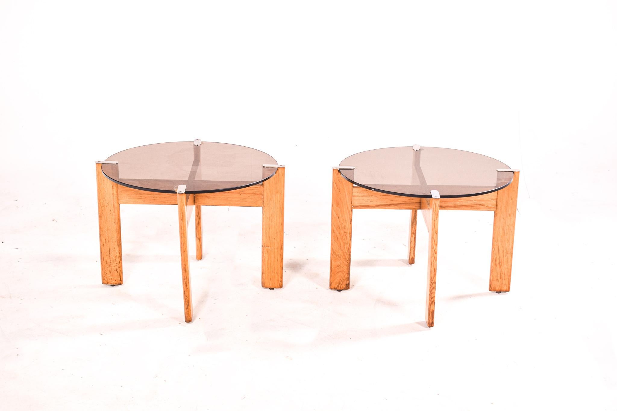 Pair of Portuguese Side Tables in Oak, 1980s In Good Condition For Sale In Lisboa, Lisboa