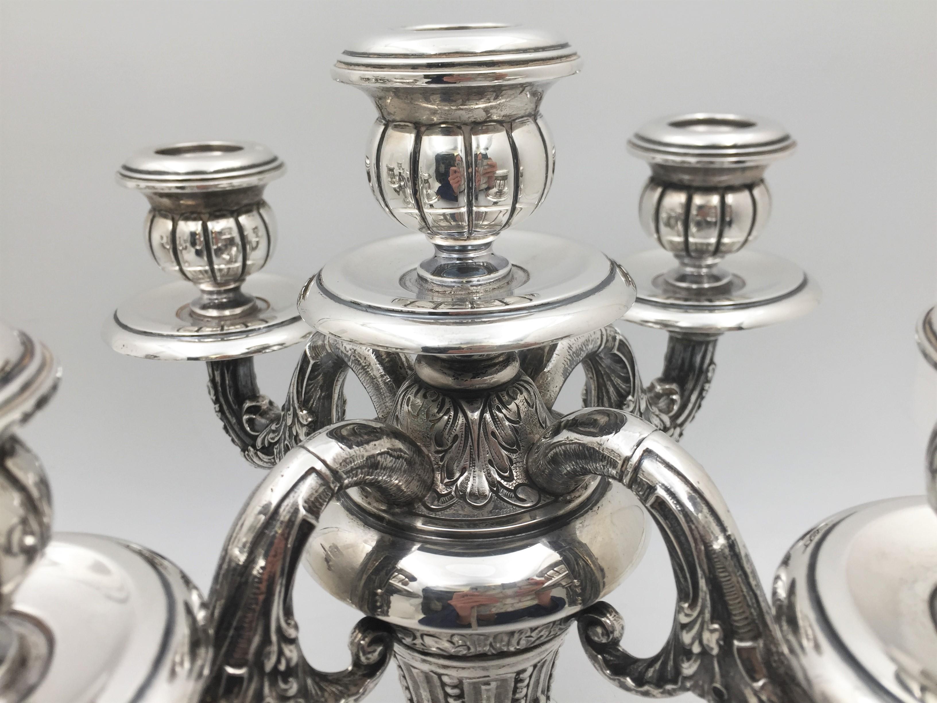 20ième siècle Paire de candélabres portugais ornés à 5 lumières en argent en vente