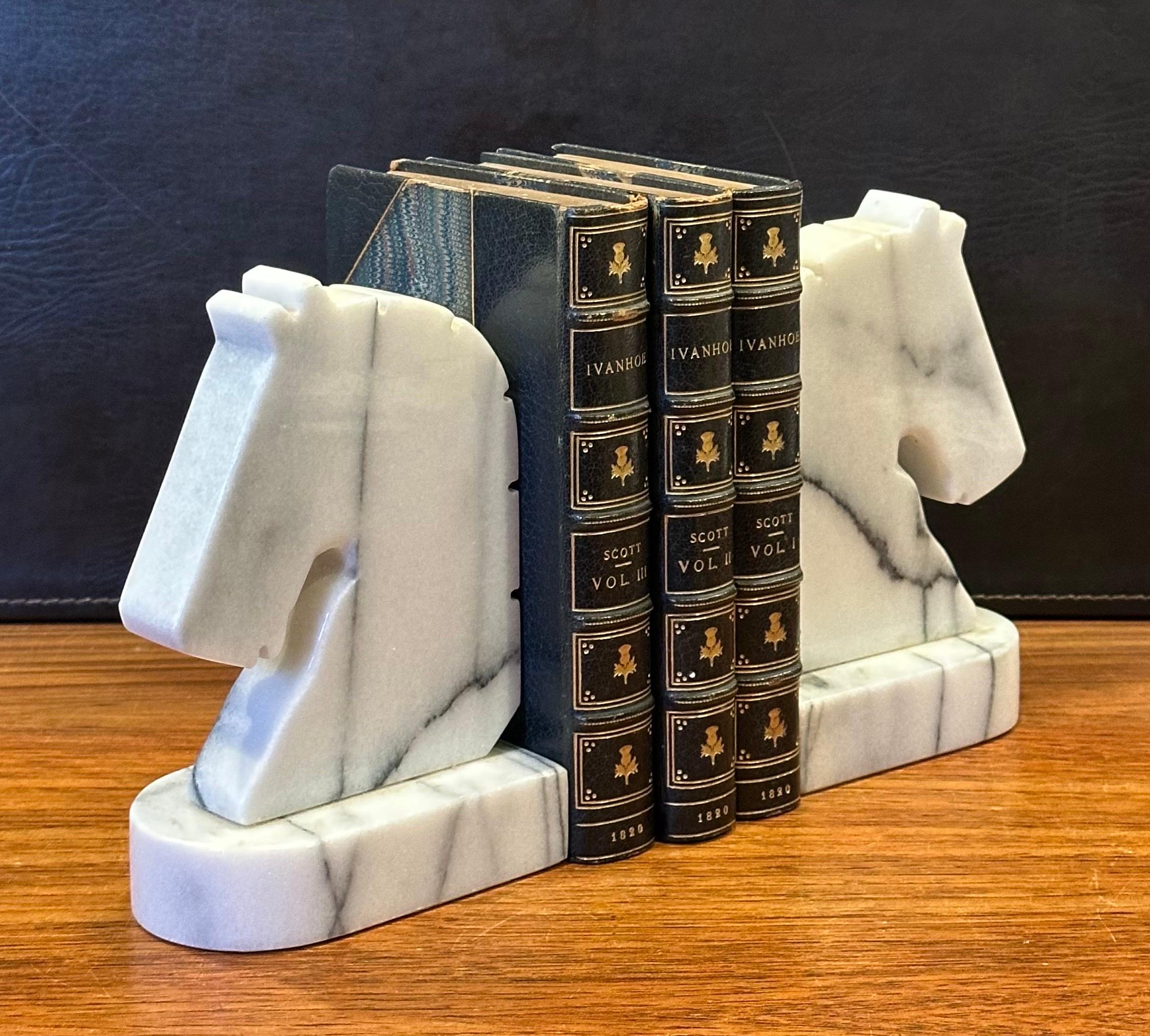 Pair of Post-Modern Carrara Marble Horse Head Bookends In Good Condition For Sale In San Diego, CA