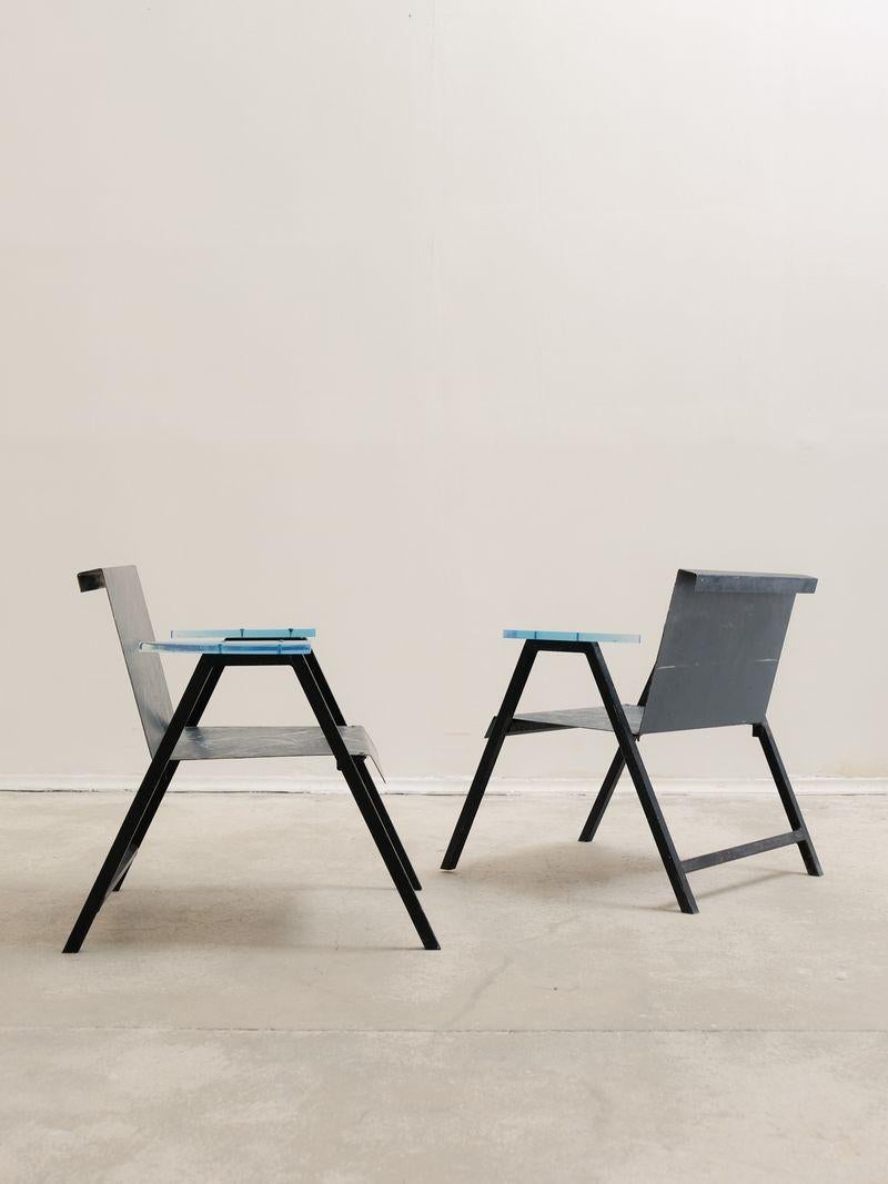 Pair of post-modern chairs in metal and resin, French production, 1980s In Good Condition For Sale In MARSEILLE, FR
