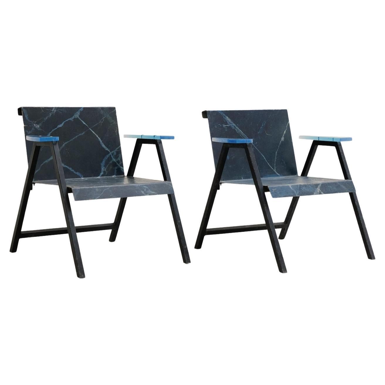 Paire de chaises post-modernes en métal et résine, fabrication française, années 1980 en vente