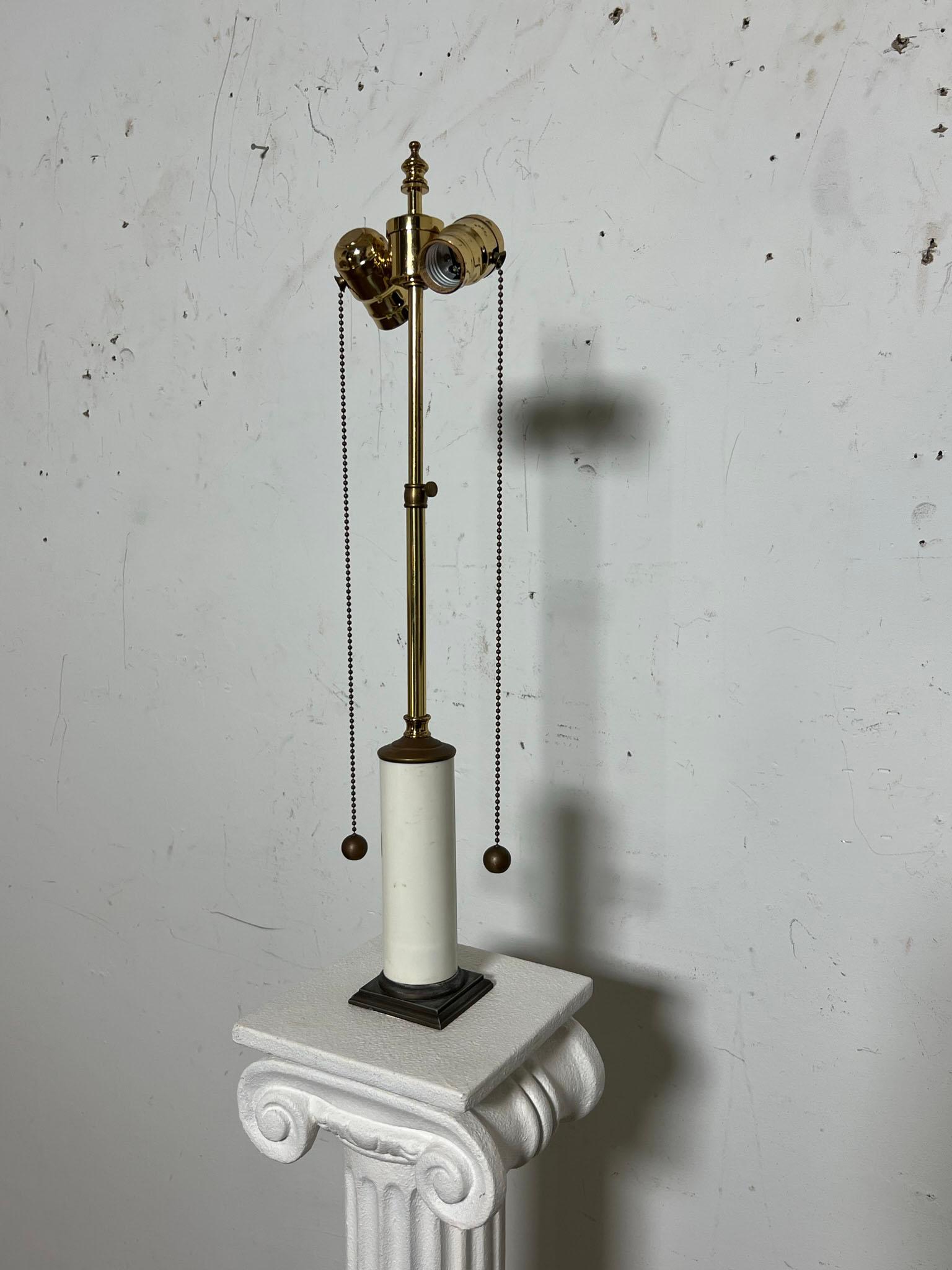 Paire de lampadaires post-modernes à colonnes en plâtre de Bob Graham, datant des années 1980 en vente 1