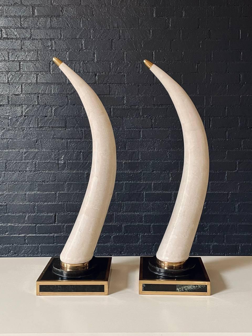 Pair of Post Modern Faux Tusks on Tessellated Marble & Brass Bases (Ende des 20. Jahrhunderts) im Angebot