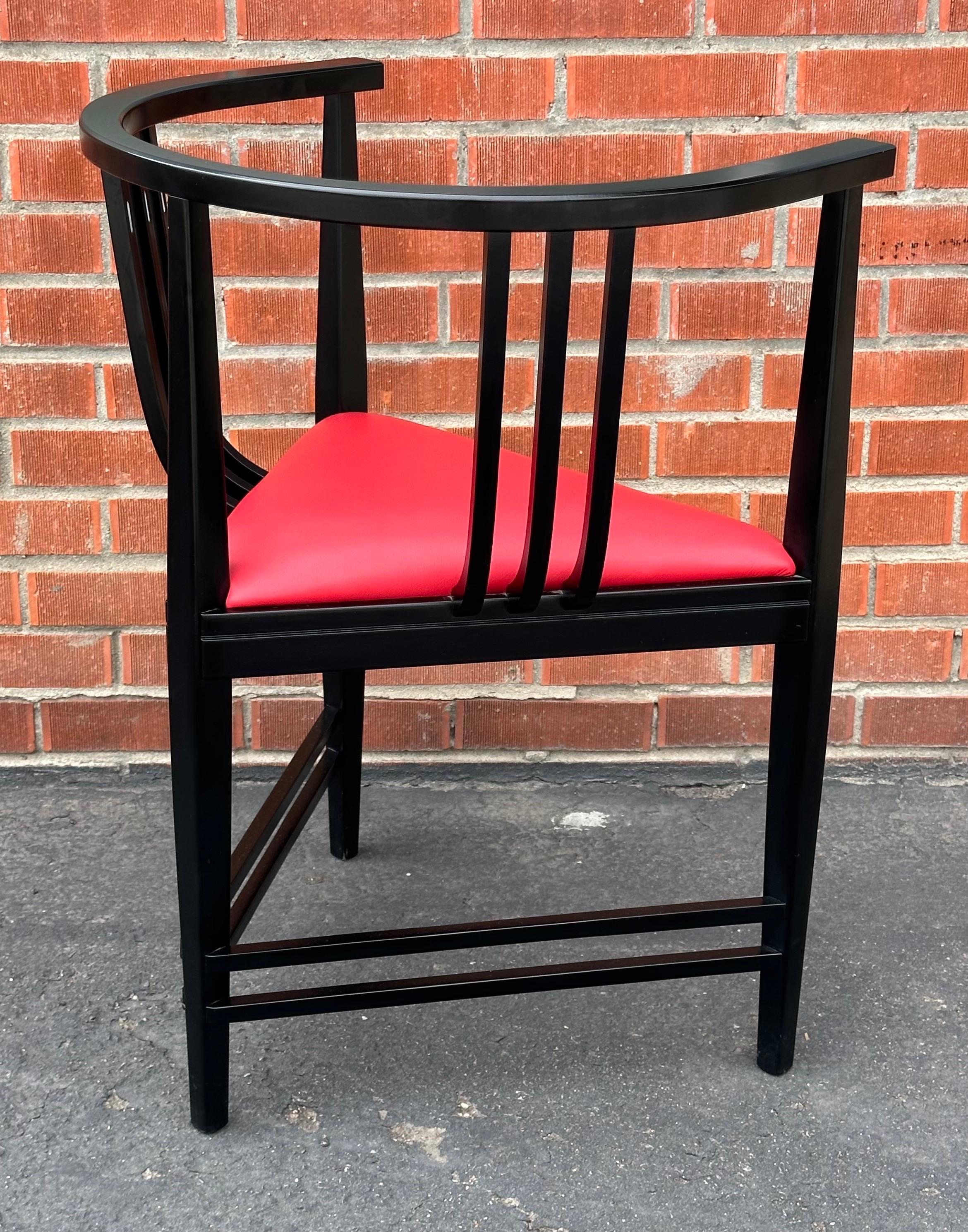 Paire de fauteuils italiens postmodernes dans le style d'Ernest Archibald Taylor en vente 5