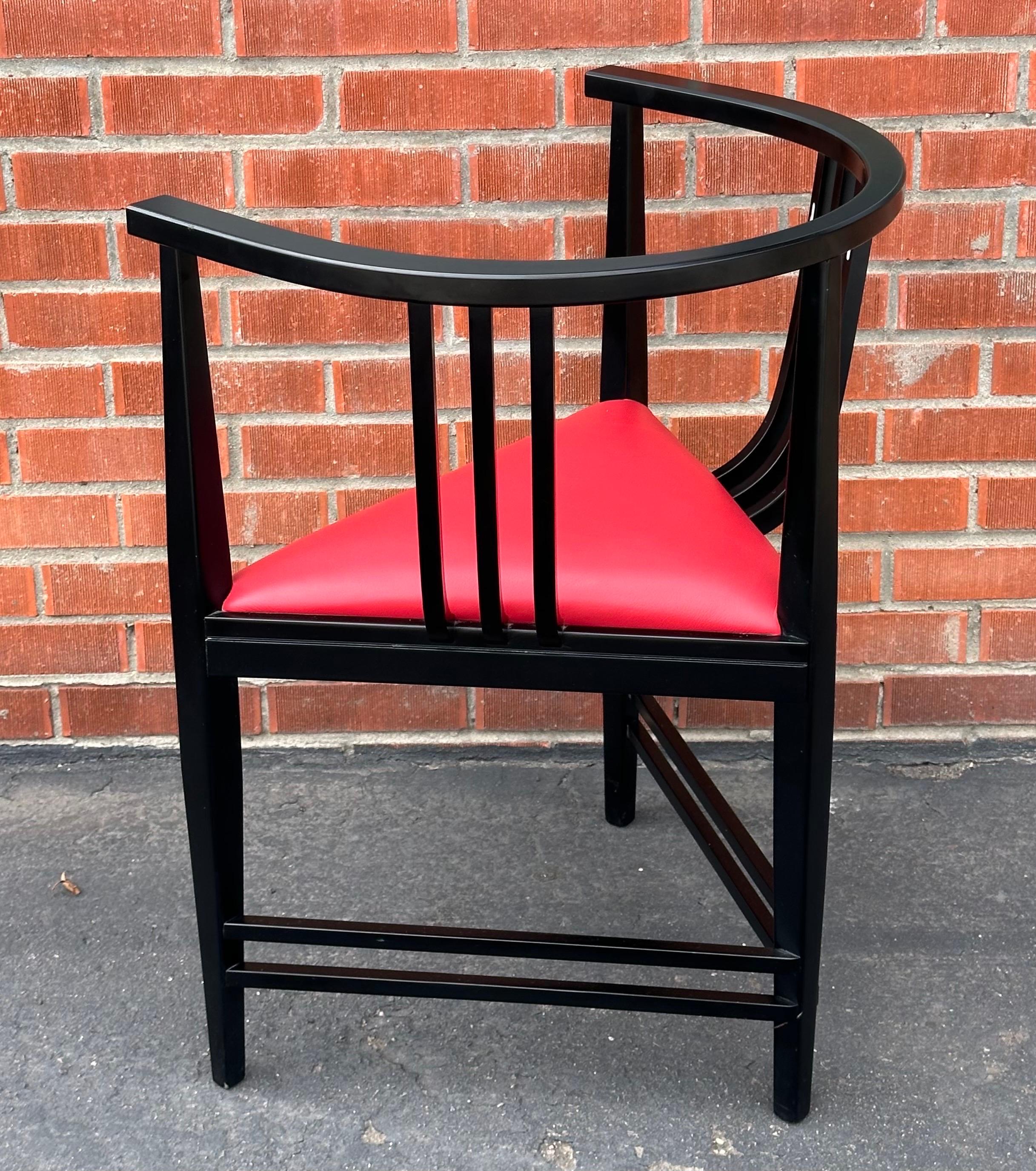Paire de fauteuils italiens postmodernes dans le style d'Ernest Archibald Taylor en vente 6