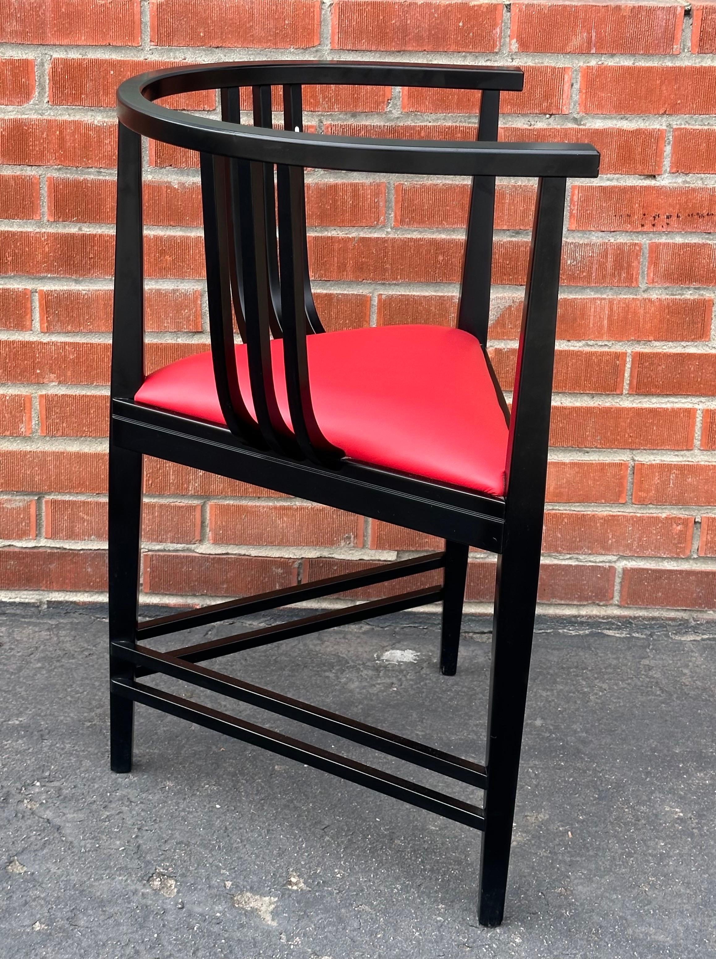 Paire de fauteuils italiens postmodernes dans le style d'Ernest Archibald Taylor en vente 7