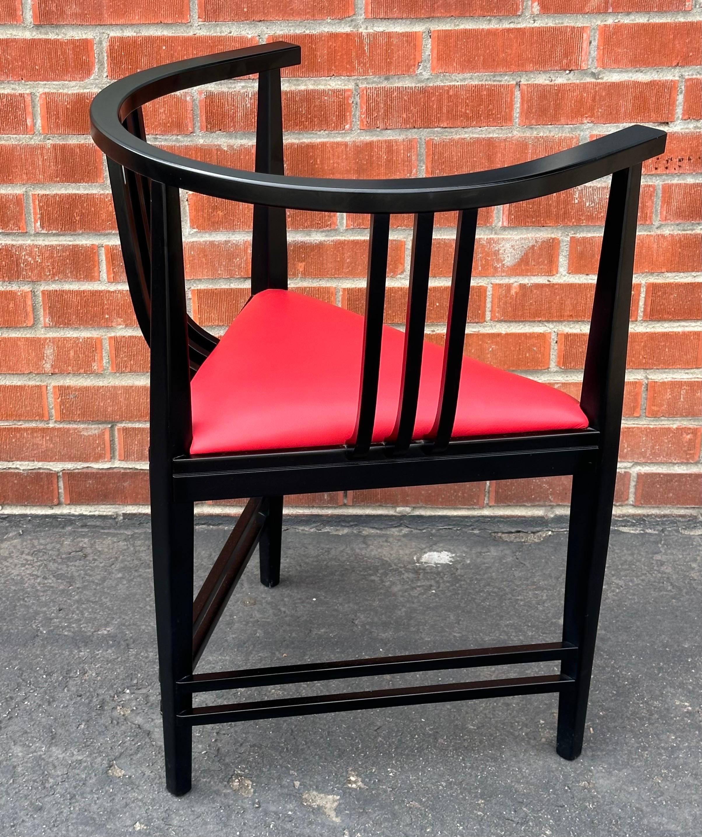 Paire de fauteuils italiens postmodernes dans le style d'Ernest Archibald Taylor en vente 9