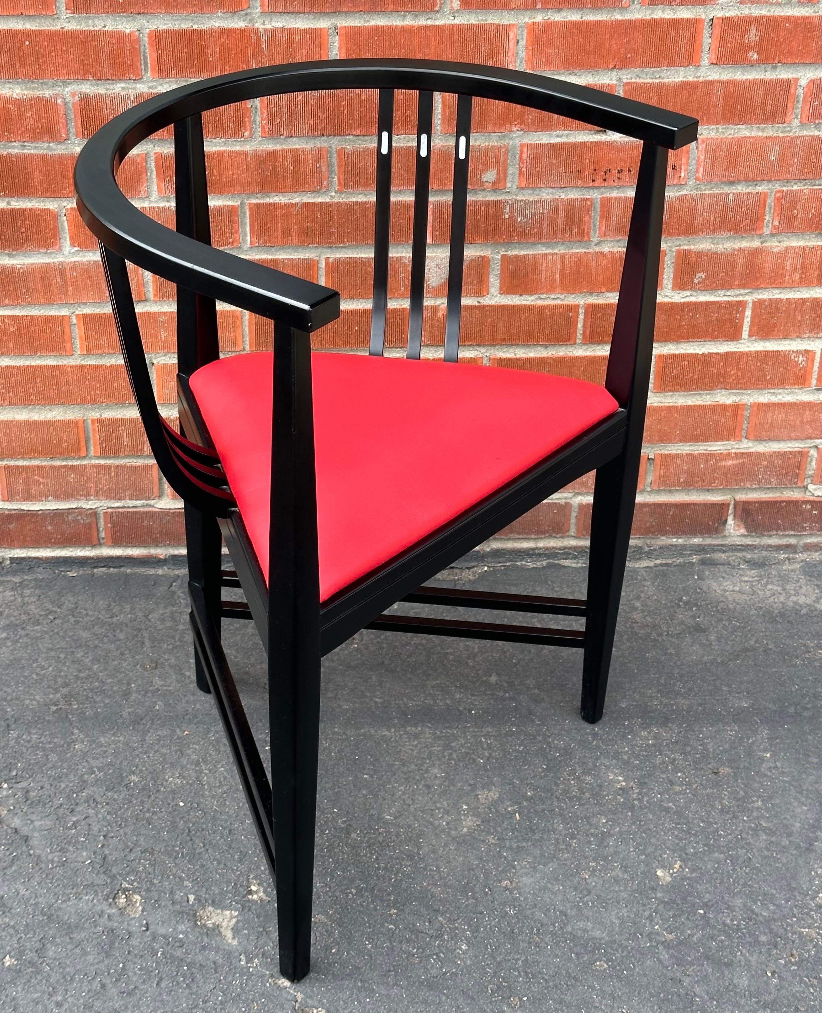 Paire de fauteuils italiens postmodernes dans le style d'Ernest Archibald Taylor en vente 10