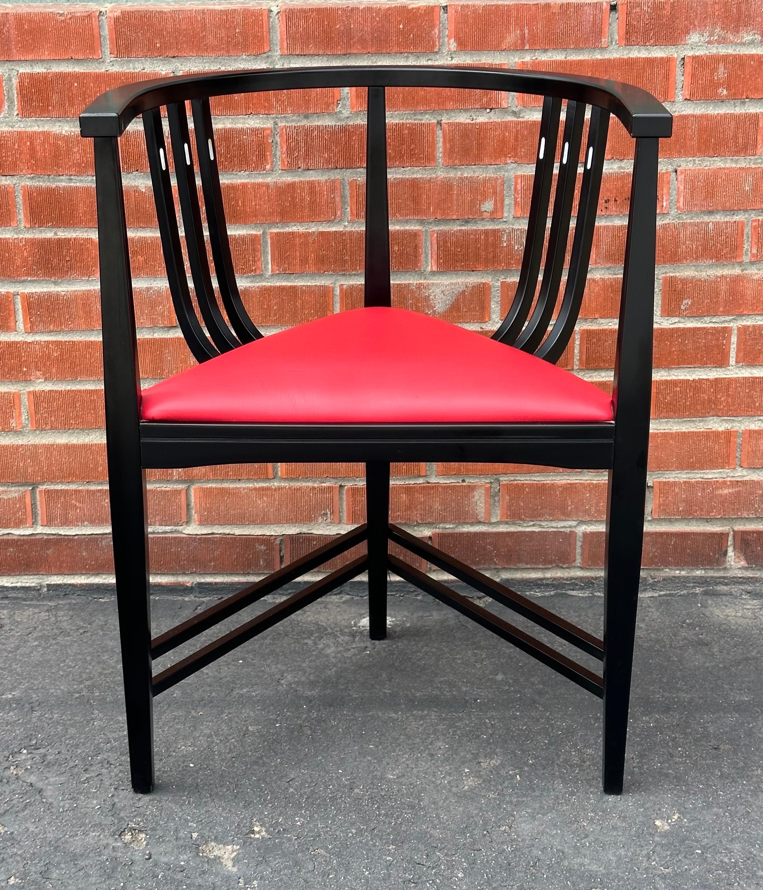 Paire de fauteuils italiens postmodernes dans le style d'Ernest Archibald Taylor en vente 11