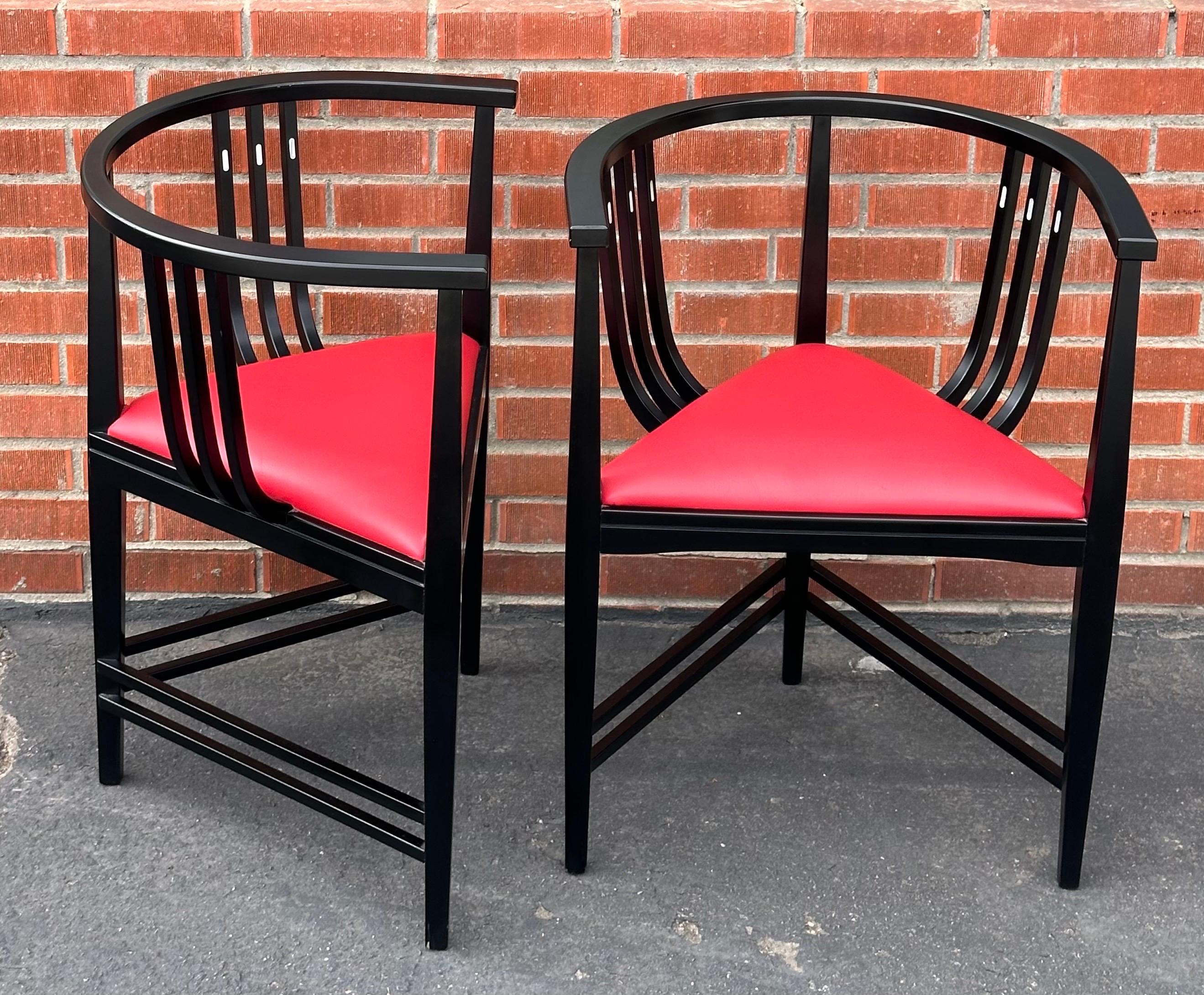 Paire de fauteuils italiens postmodernes dans le style d'Ernest Archibald Taylor en vente 1