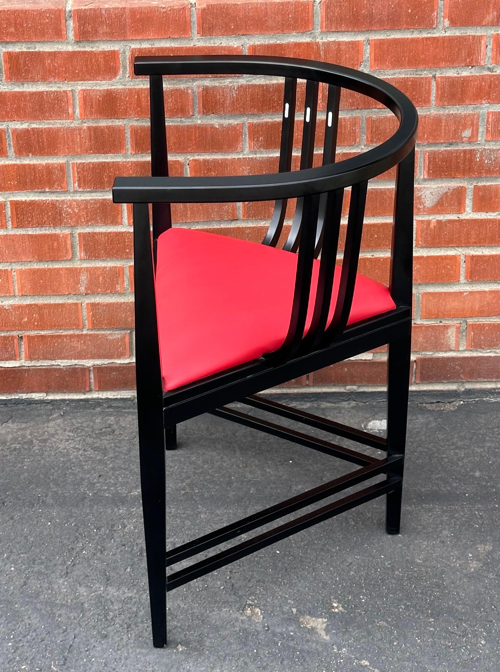 Paire de fauteuils italiens postmodernes dans le style d'Ernest Archibald Taylor en vente 3