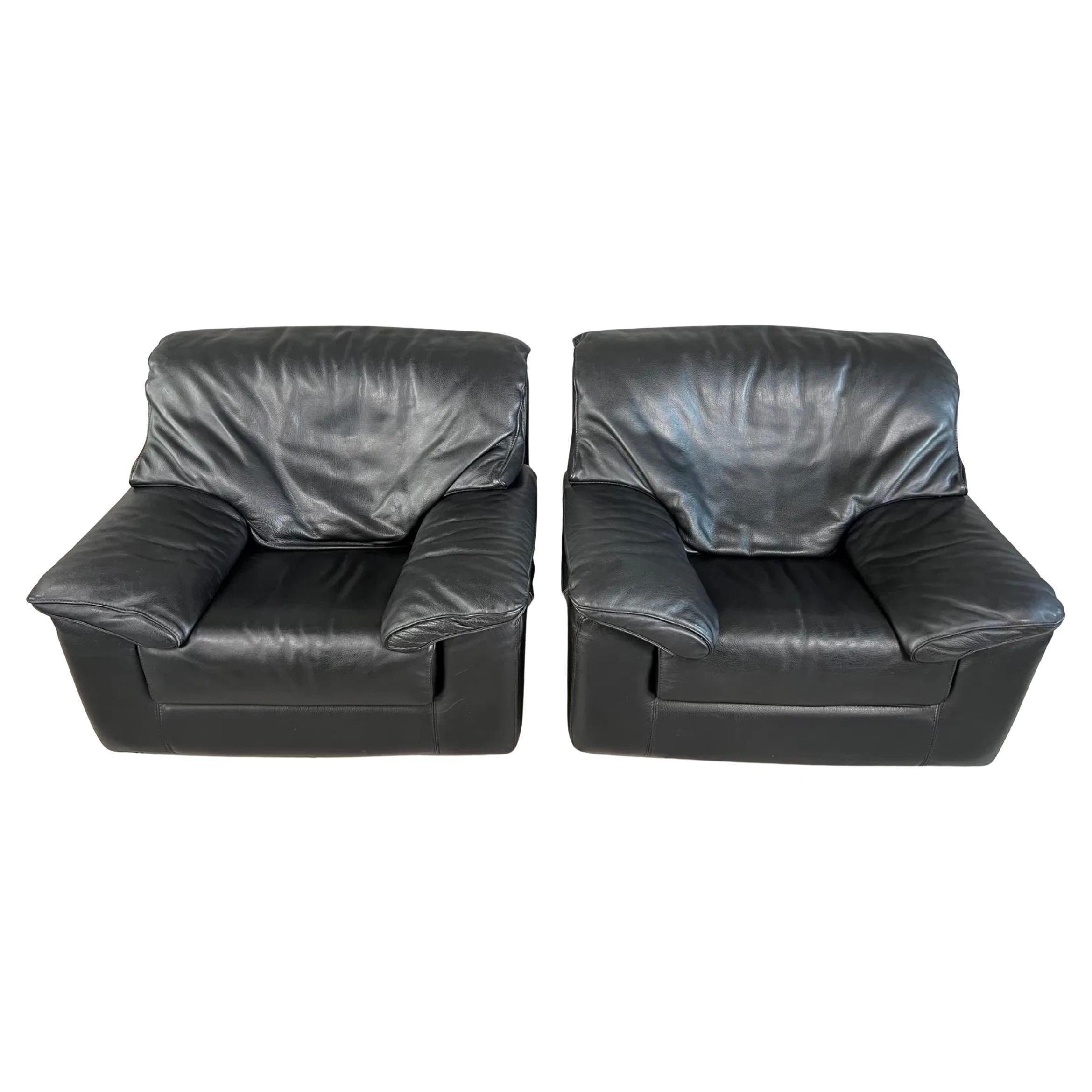 Post-Modern Pair of Post Modern Italian Black Leather lounge chairs For Sale