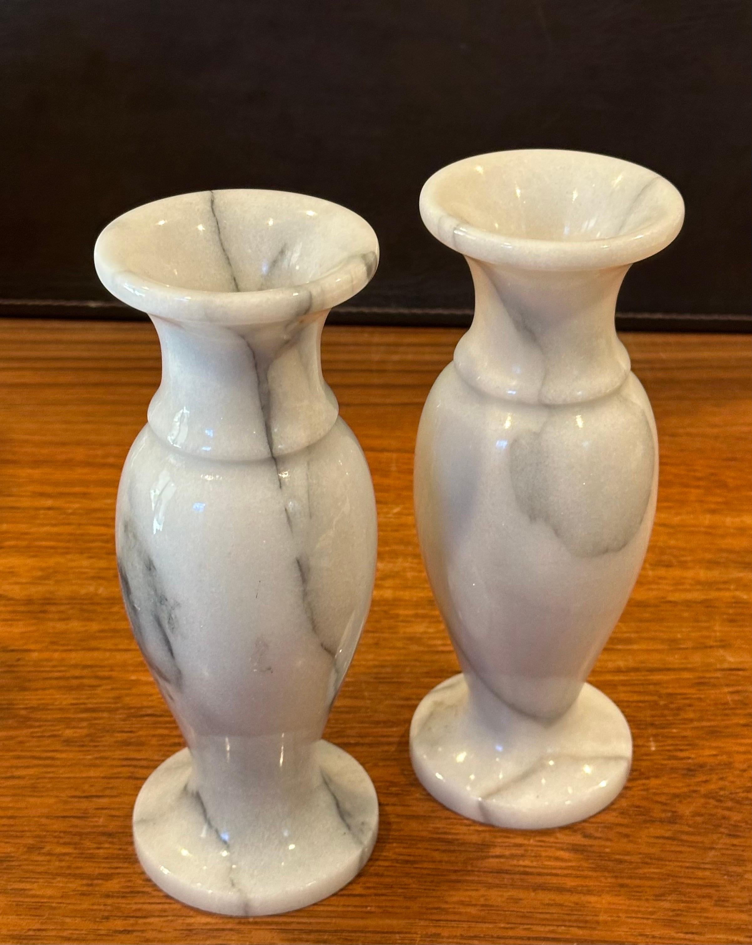 20th Century Pair of Post-Modern Italian Carrara Marble Vases For Sale