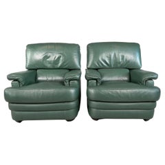 Coppia di sedie da salotto post moderne in pelle verde italiana