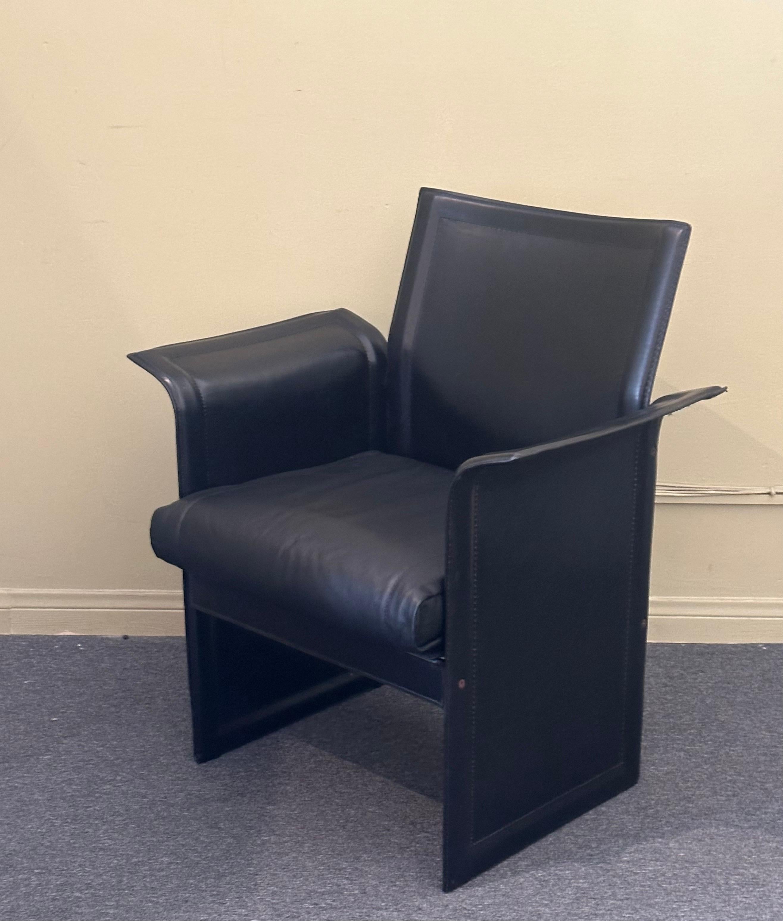 Paire de fauteuils italiens post-modernes en cuir de Tito Agnoli pour Sintesi  NOS en vente 4