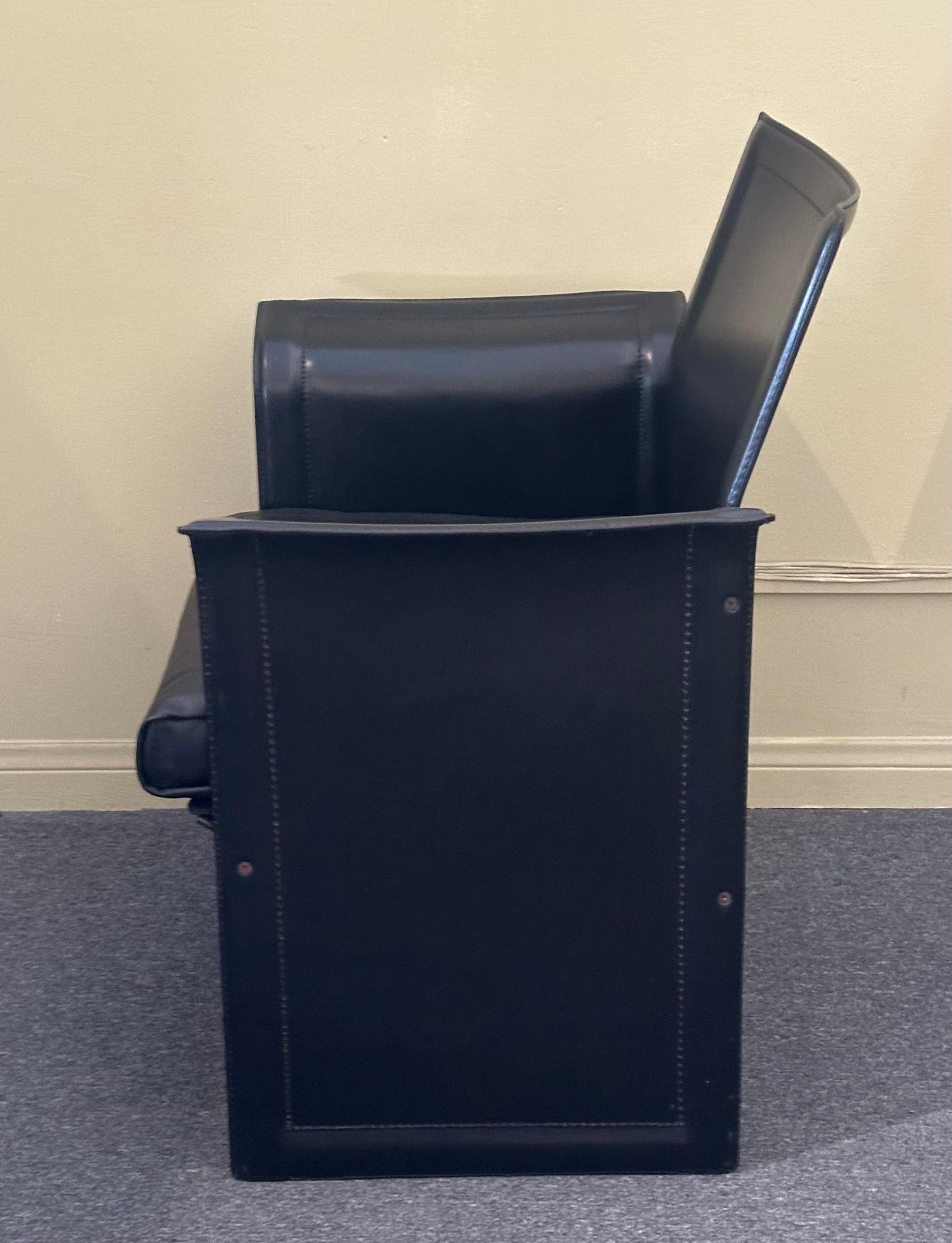 Paire de fauteuils italiens post-modernes en cuir de Tito Agnoli pour Sintesi  NOS en vente 6