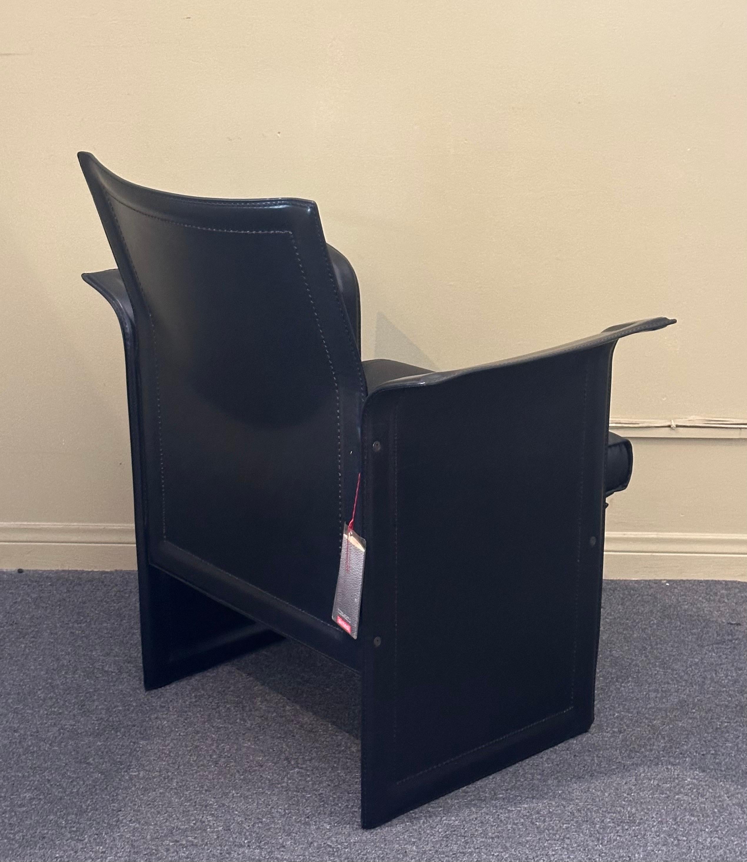 Paire de fauteuils italiens post-modernes en cuir de Tito Agnoli pour Sintesi  NOS en vente 9