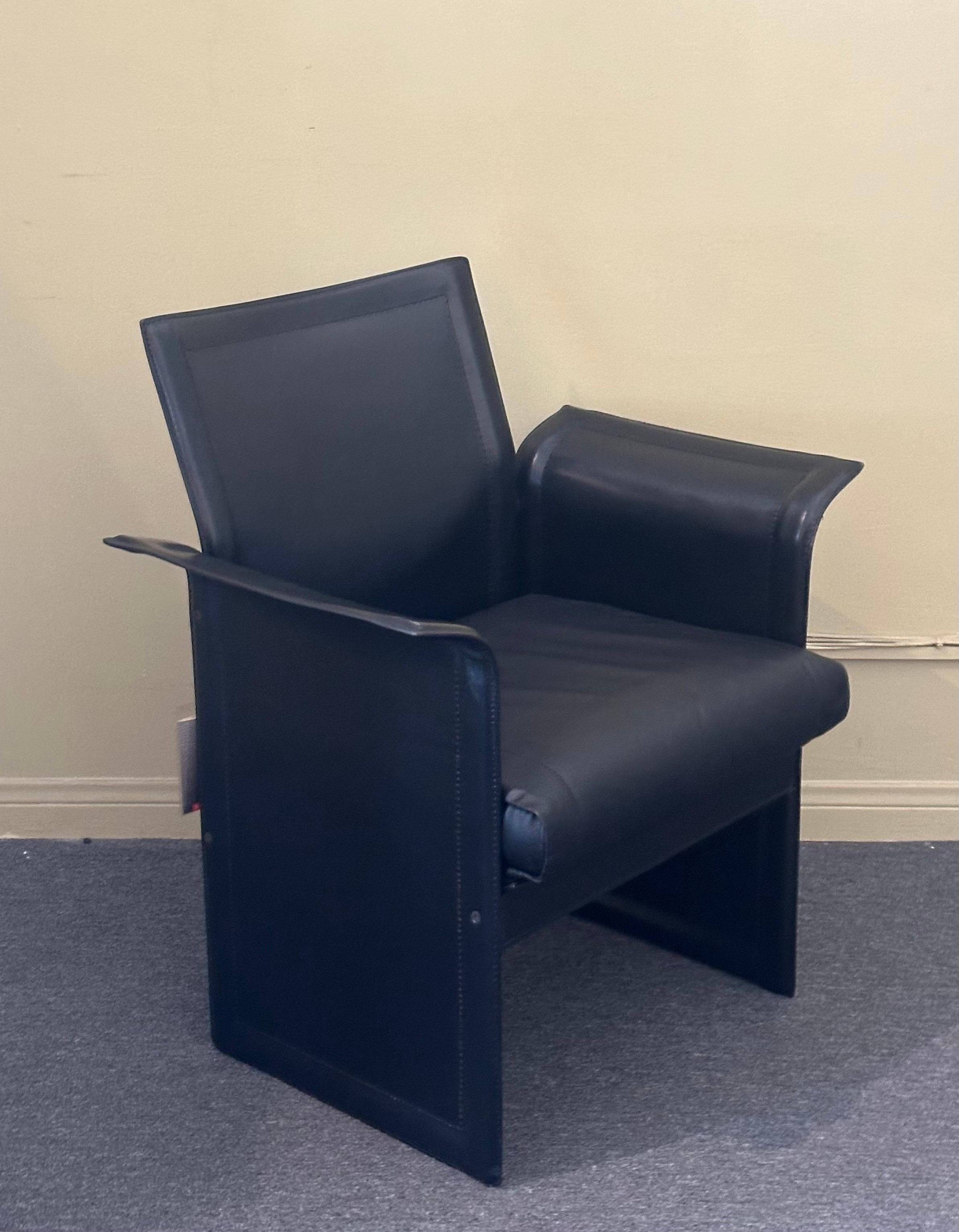 Paire de fauteuils italiens post-modernes en cuir de Tito Agnoli pour Sintesi  NOS en vente 10