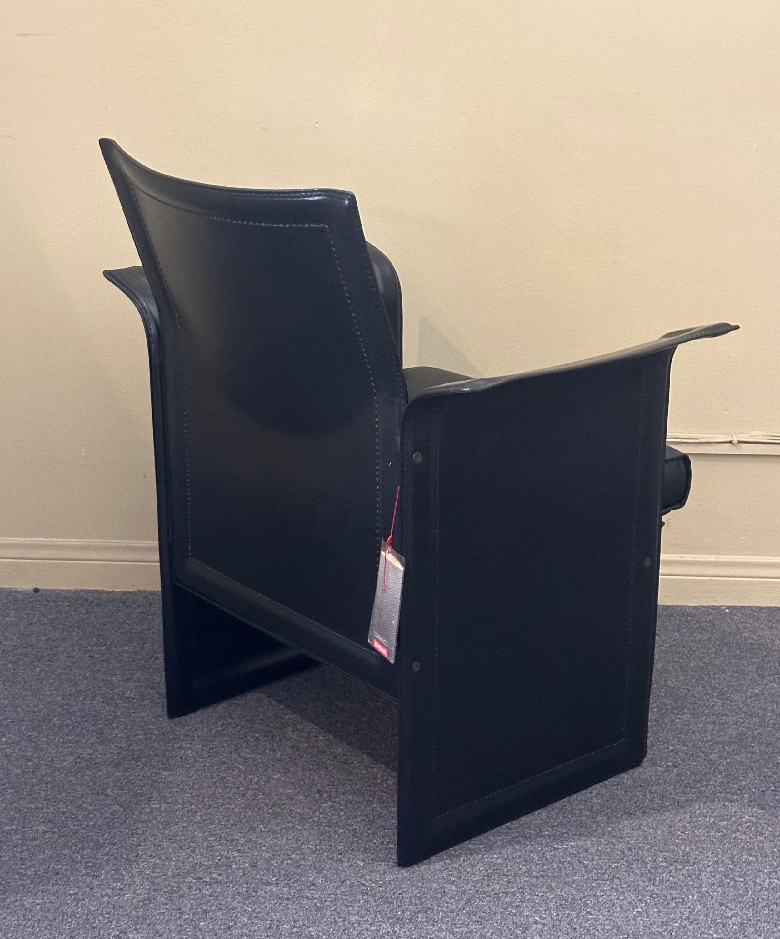 Paire de fauteuils italiens post-modernes en cuir de Tito Agnoli pour Sintesi  NOS en vente 11