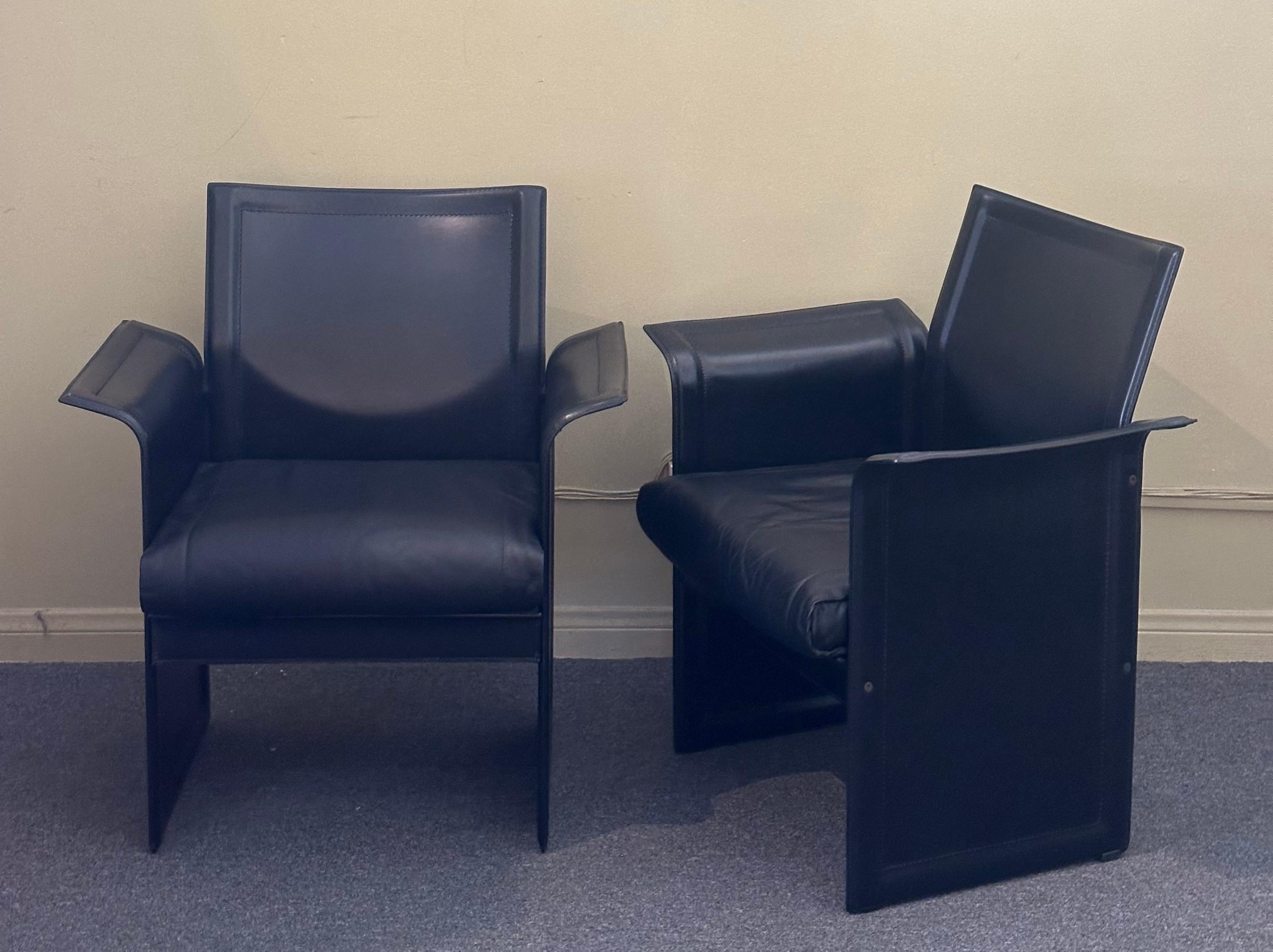 Cuir Paire de fauteuils italiens post-modernes en cuir de Tito Agnoli pour Sintesi  NOS en vente