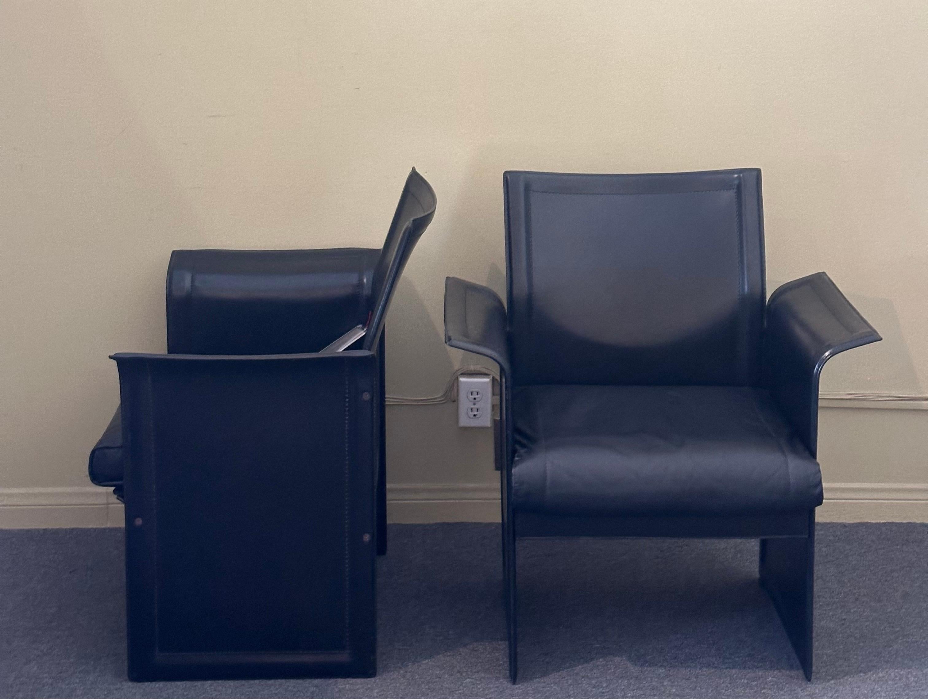 Paire de fauteuils italiens post-modernes en cuir de Tito Agnoli pour Sintesi  NOS en vente 2