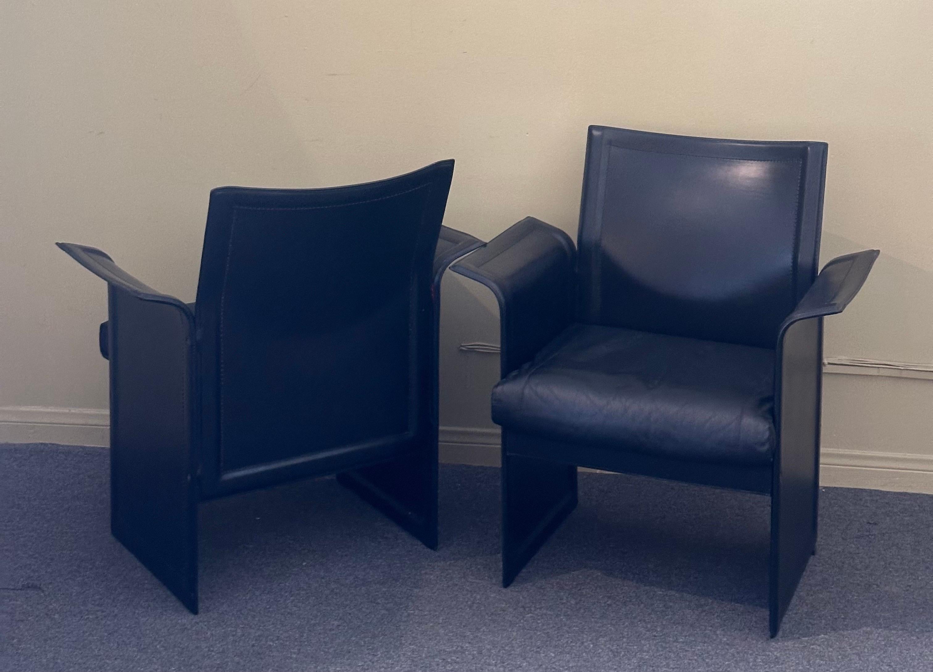 Paire de fauteuils italiens post-modernes en cuir de Tito Agnoli pour Sintesi  NOS en vente 3