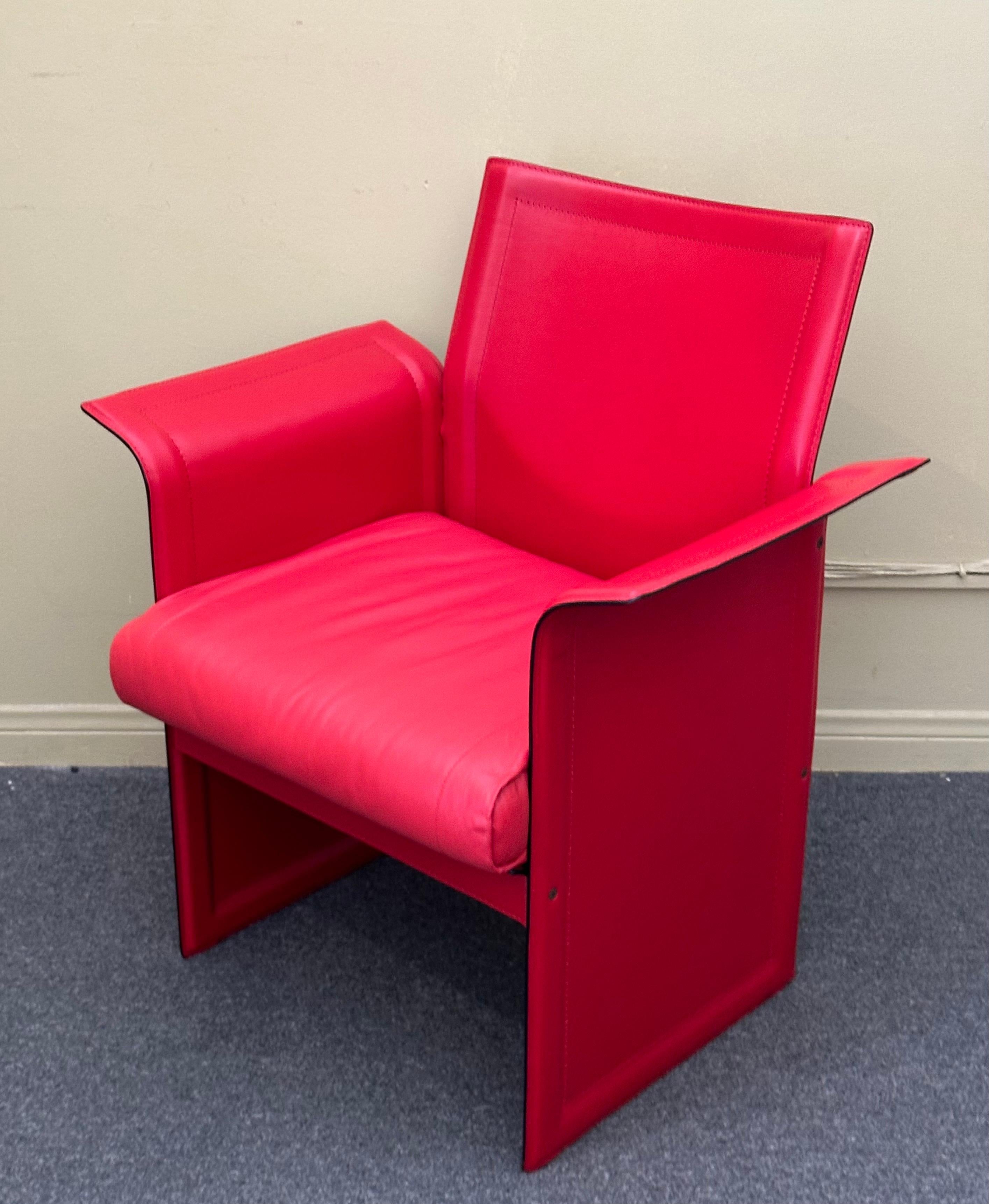 Paire de fauteuils italiens post-modernes en cuir rouge de Tito Agnoli pour Sintesi en vente 5