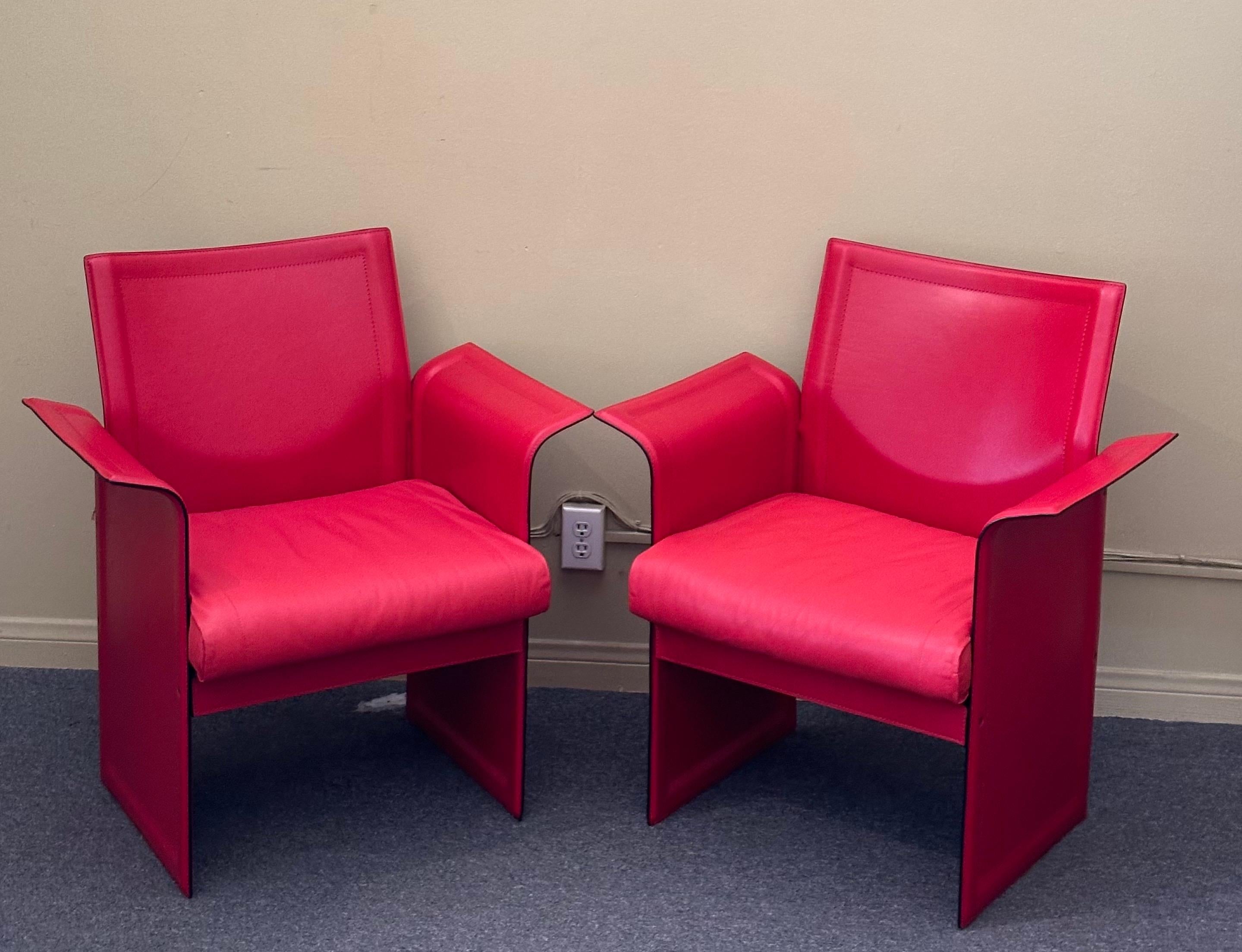 Paire de fauteuils italiens post-modernes en cuir rouge de Tito Agnoli pour Sintesi en vente 1