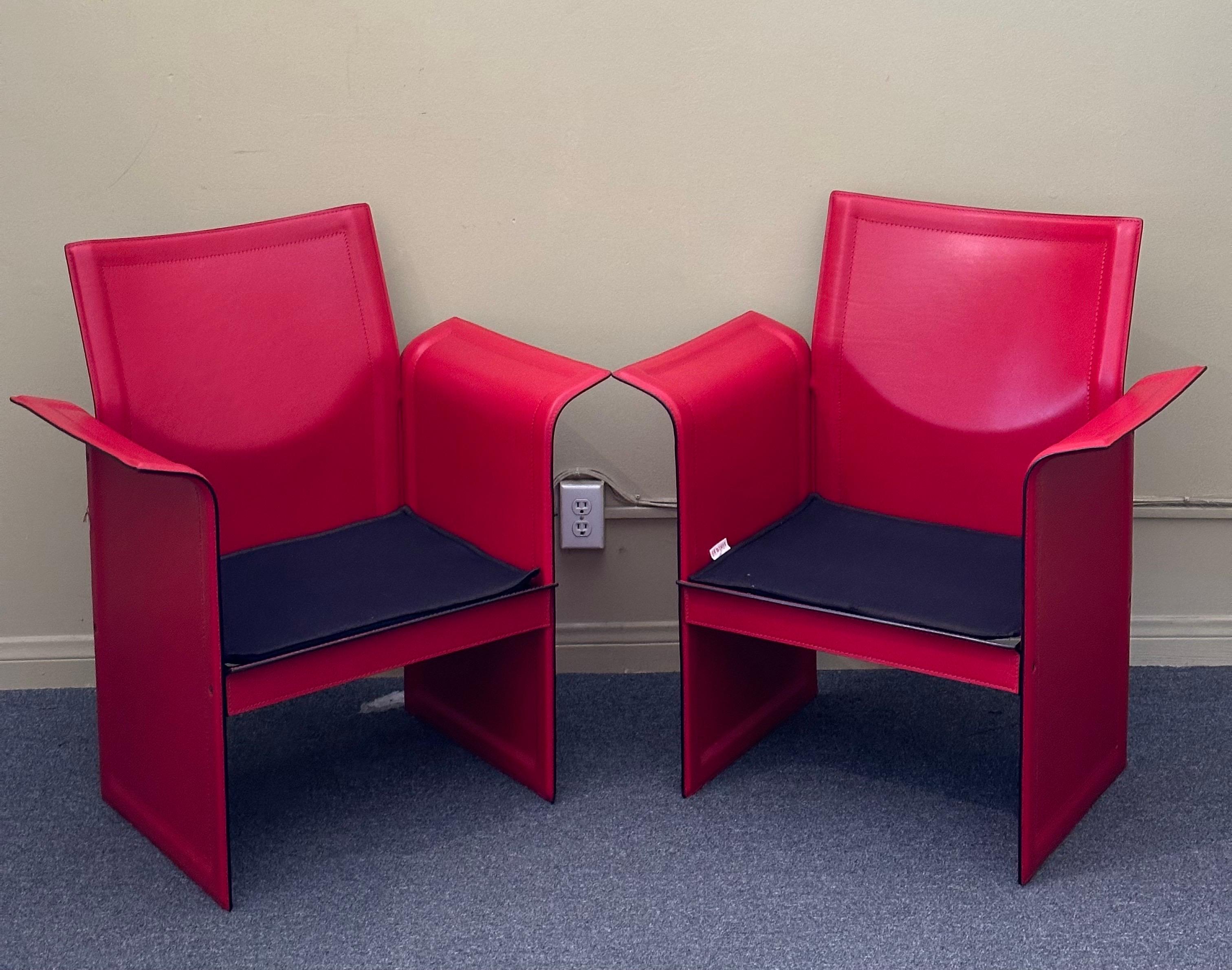 Paire de fauteuils italiens post-modernes en cuir rouge de Tito Agnoli pour Sintesi en vente 3