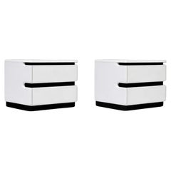 Paire de tables de nuit laquées post-modernes par Roger Rougier